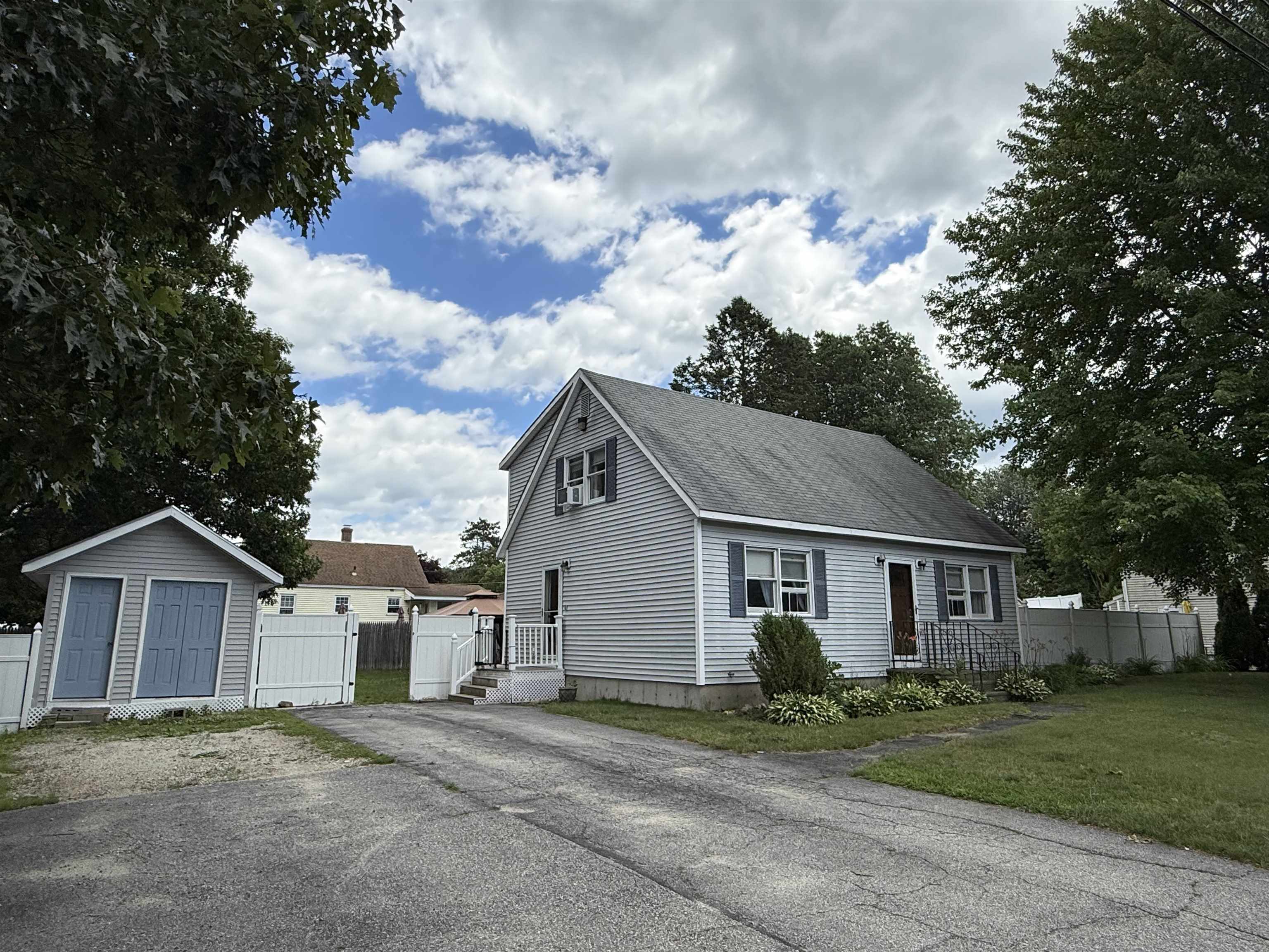 7 Willow Street Property Photo 1