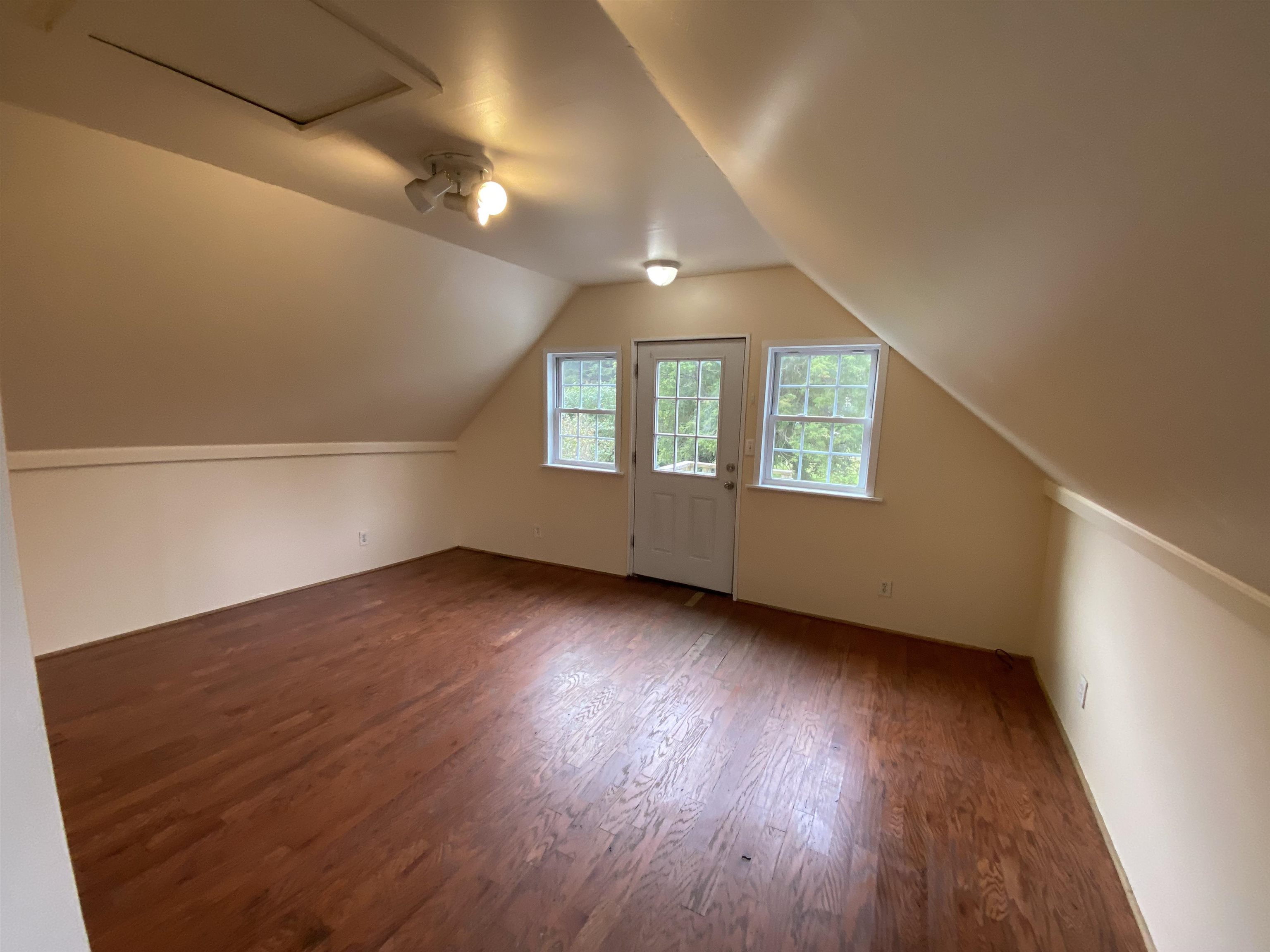 731 Hill Street Property Photo 27