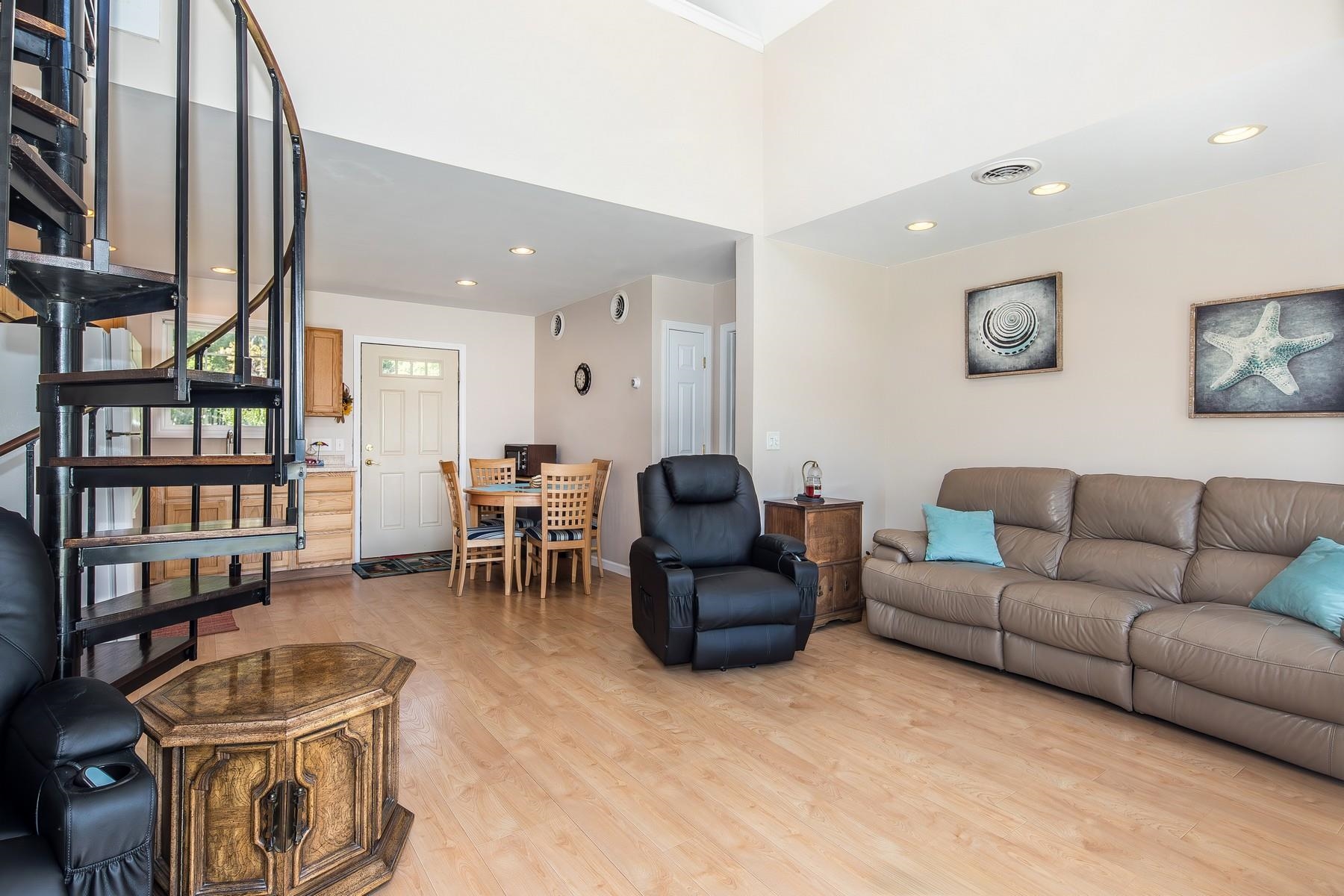 558 Burr Pond Road Property Photo 8