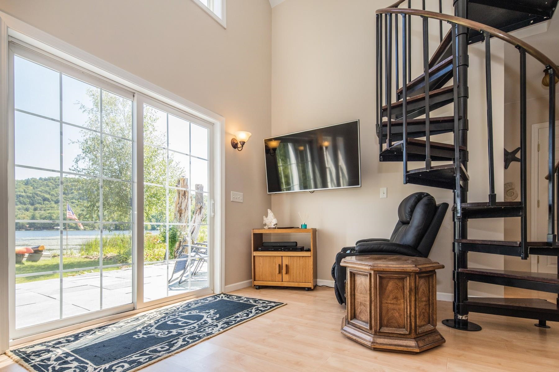 558 Burr Pond Road Property Photo 10