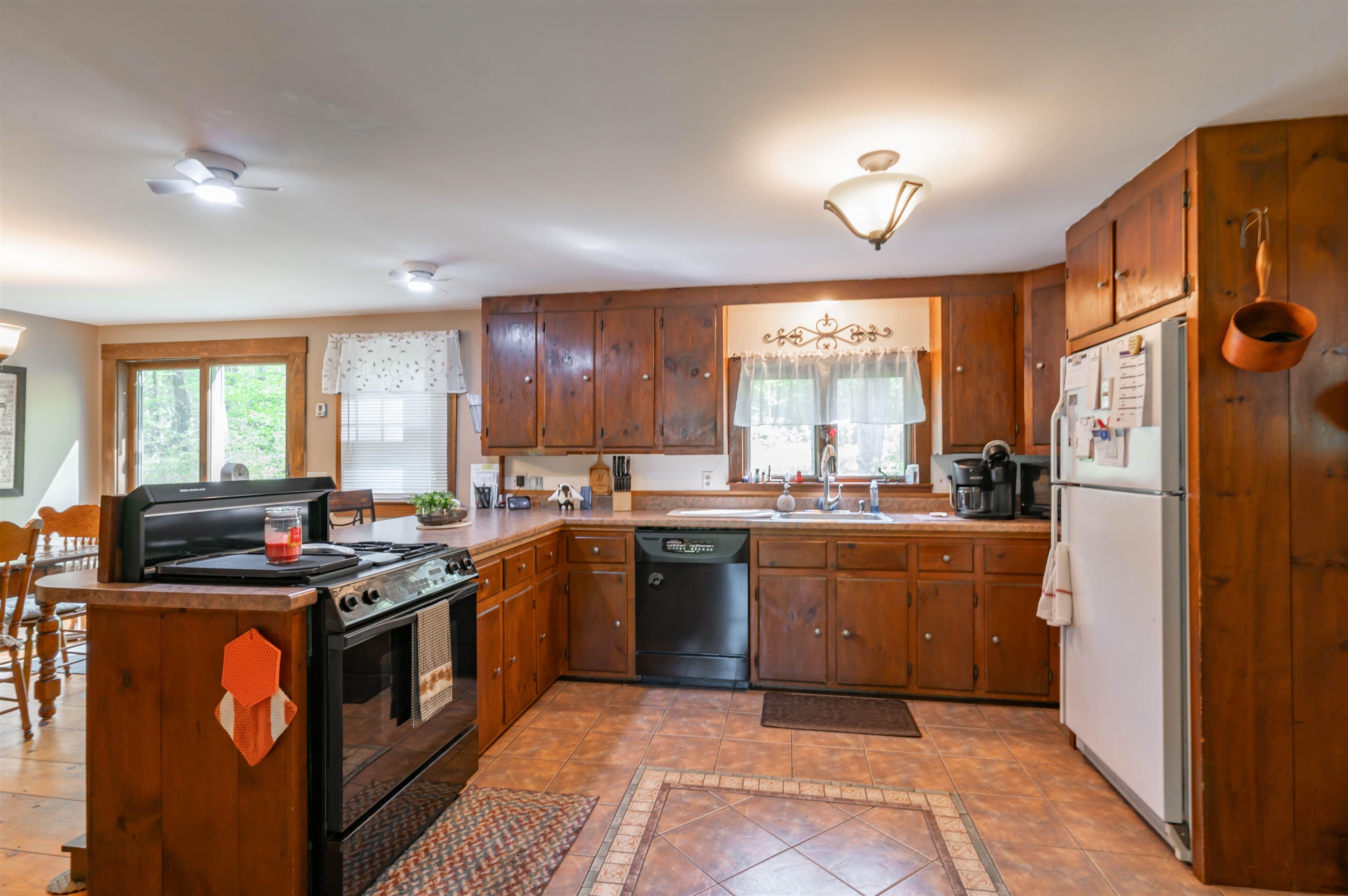 186 Old Bennington Road Property Photo 3