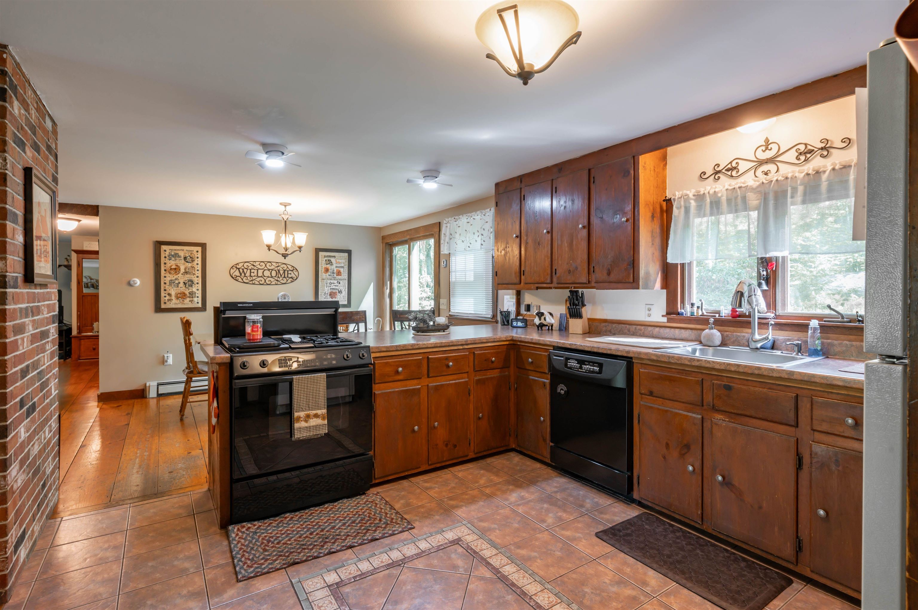 186 Old Bennington Road Property Photo 4