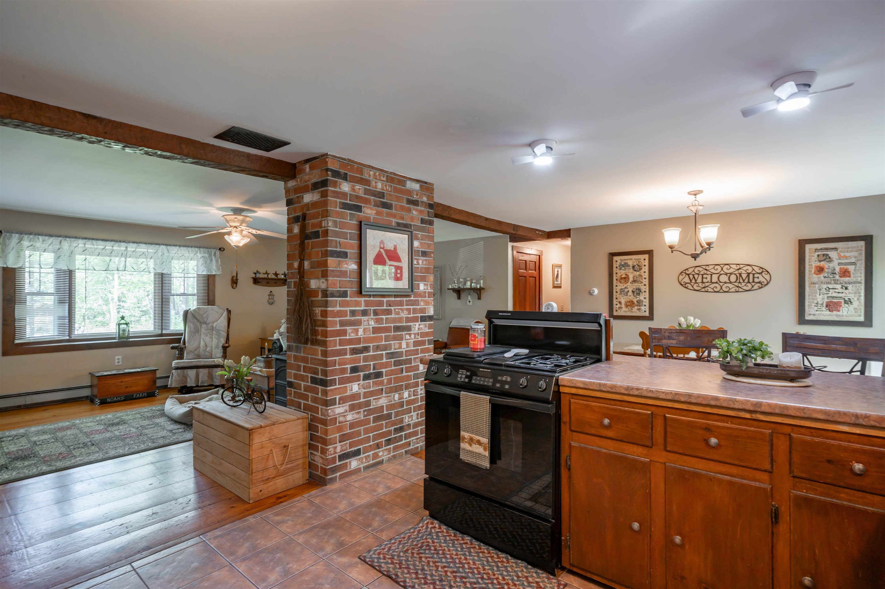 186 Old Bennington Road Property Photo 5