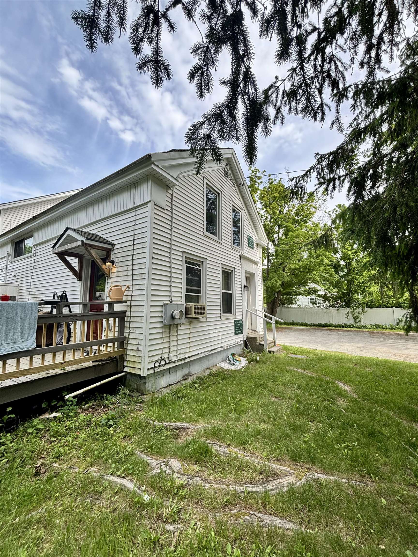 589 South Street Property Photo 8