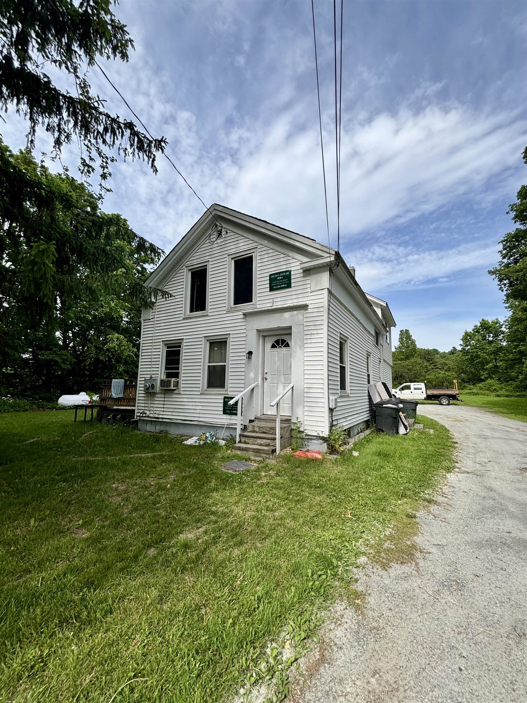 589 South Street Property Photo 9