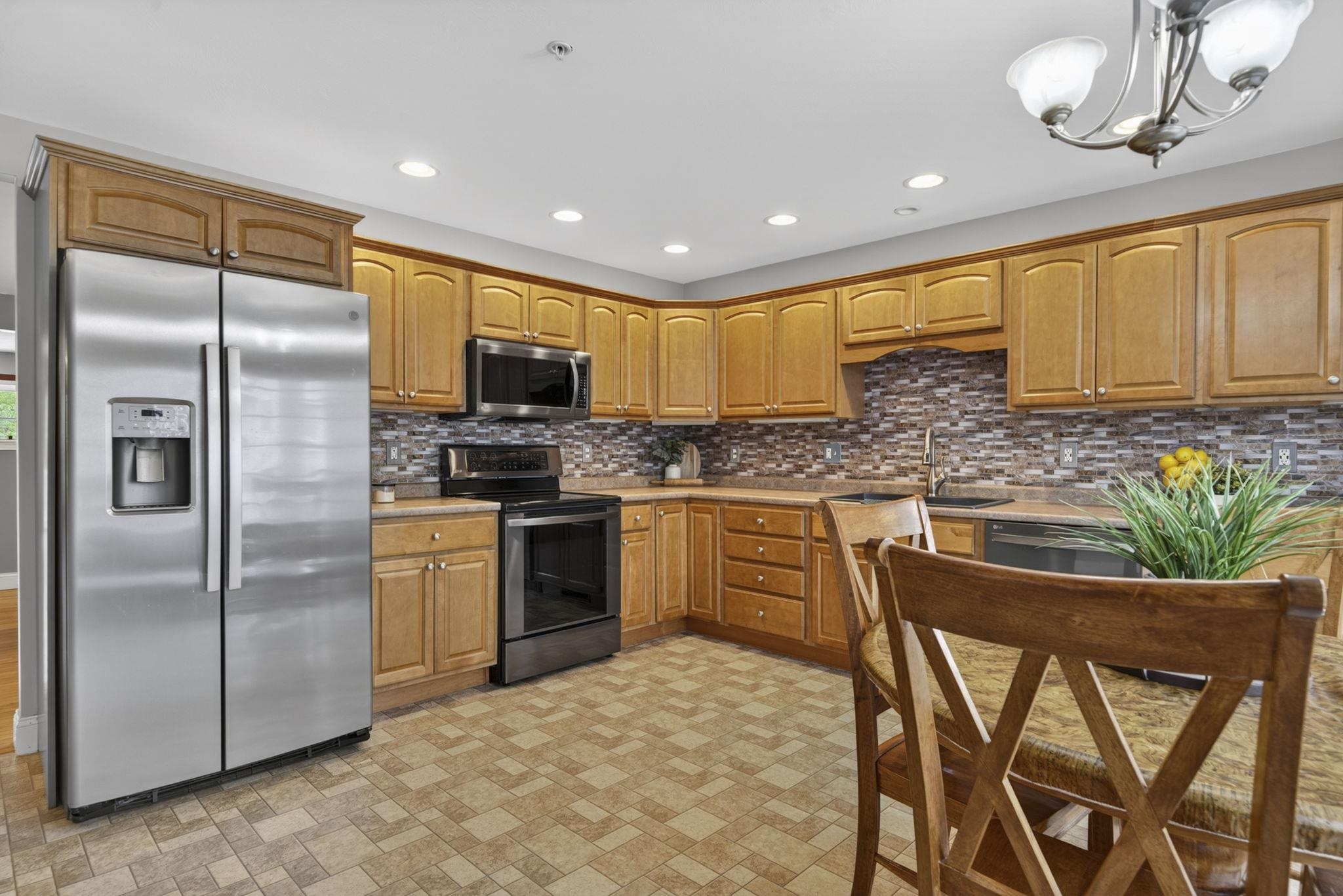 15 Shaker Heights Lane Property Photo 4