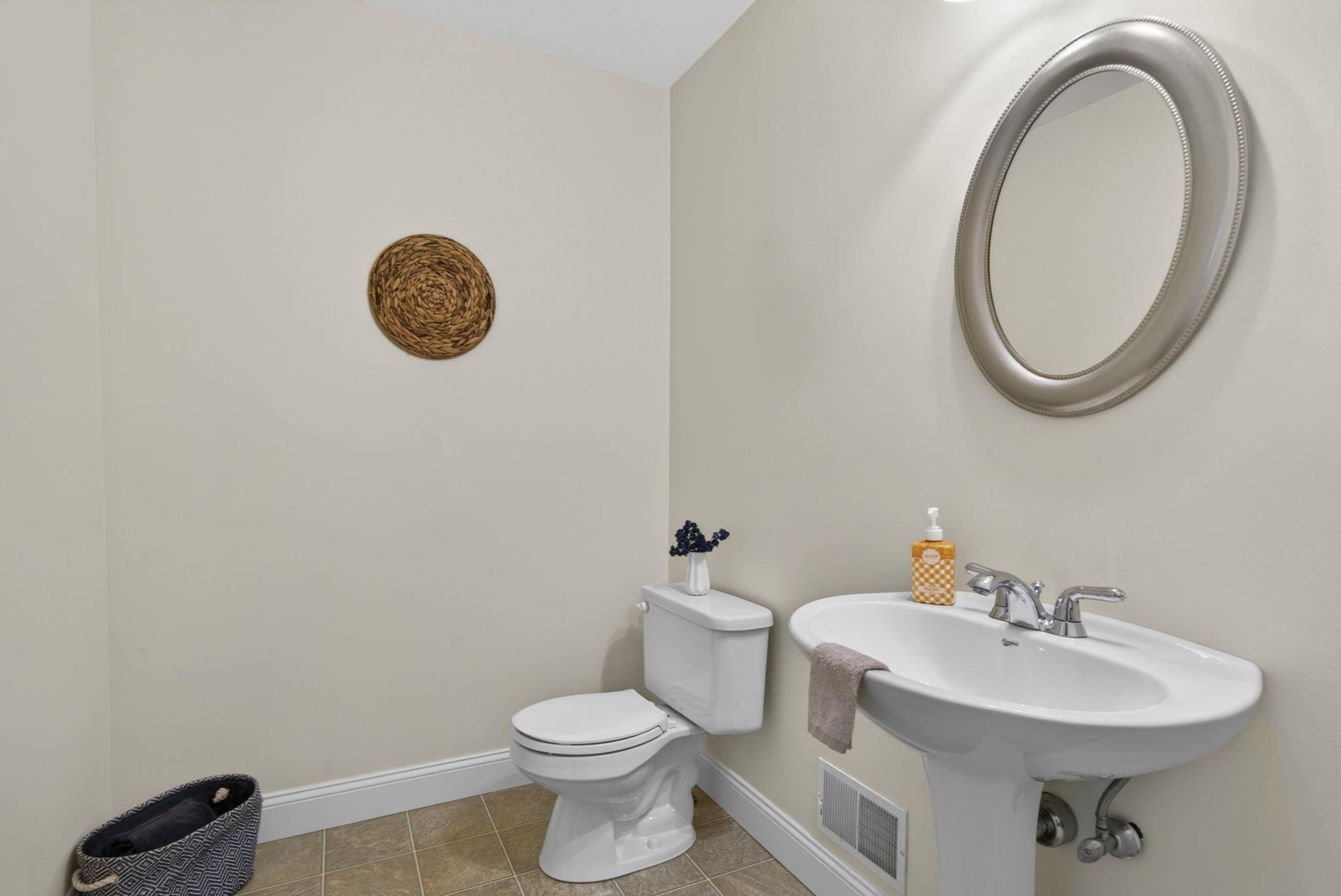 15 Shaker Heights Lane Property Photo 19