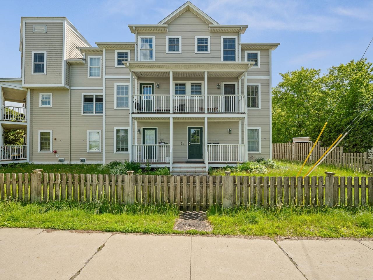 235 Park Street Property Photo 2