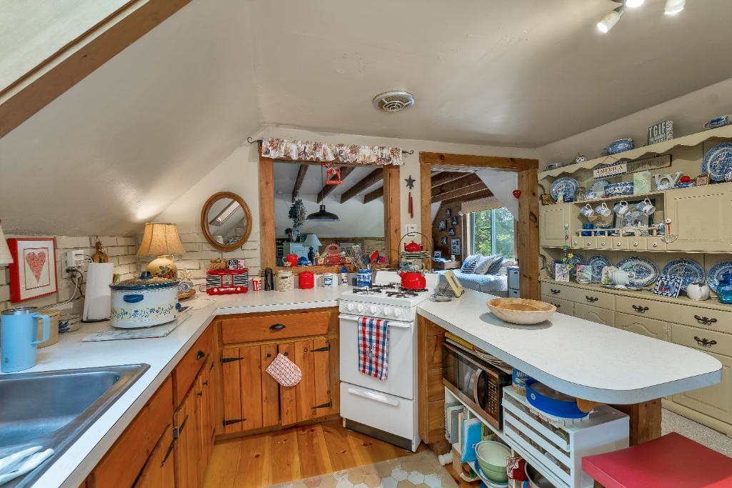 8 Lewis Street Property Photo 6
