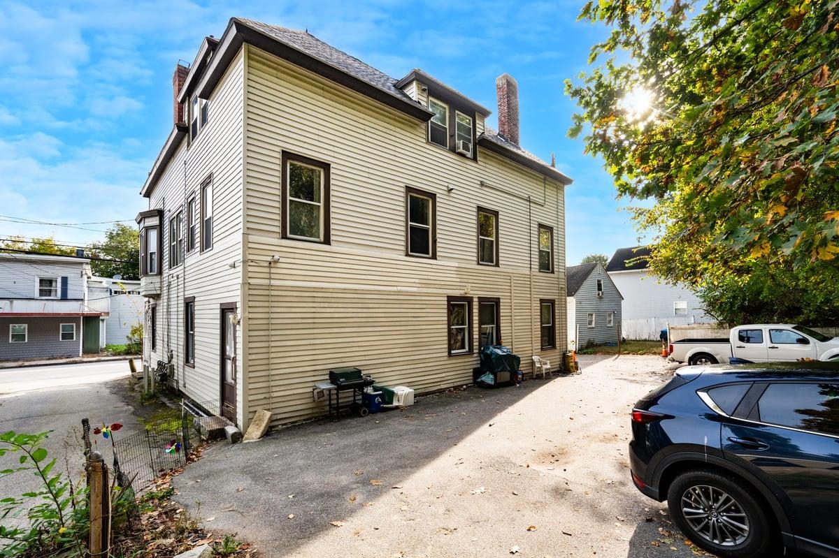 272 Front Street Property Photo 5
