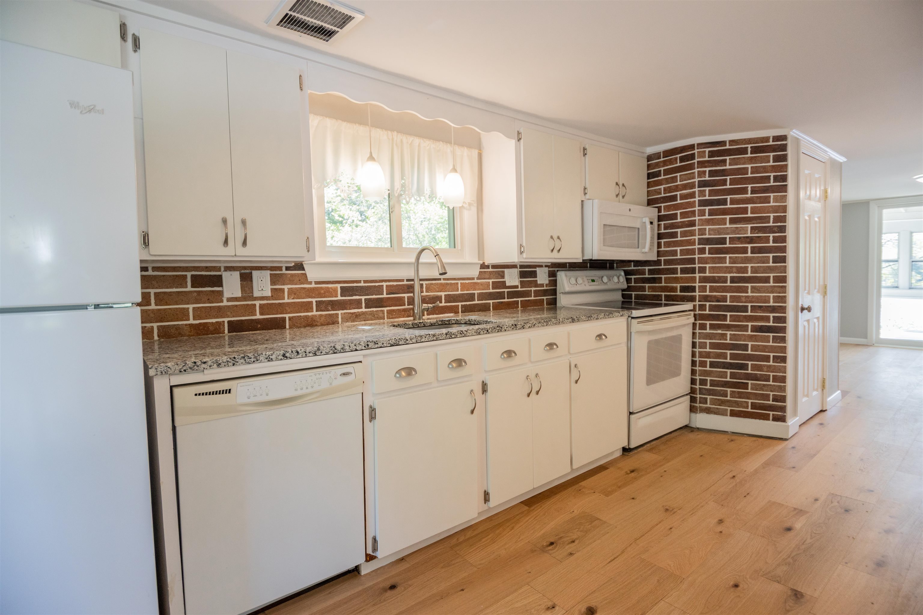20 Shore Road Property Photo 3