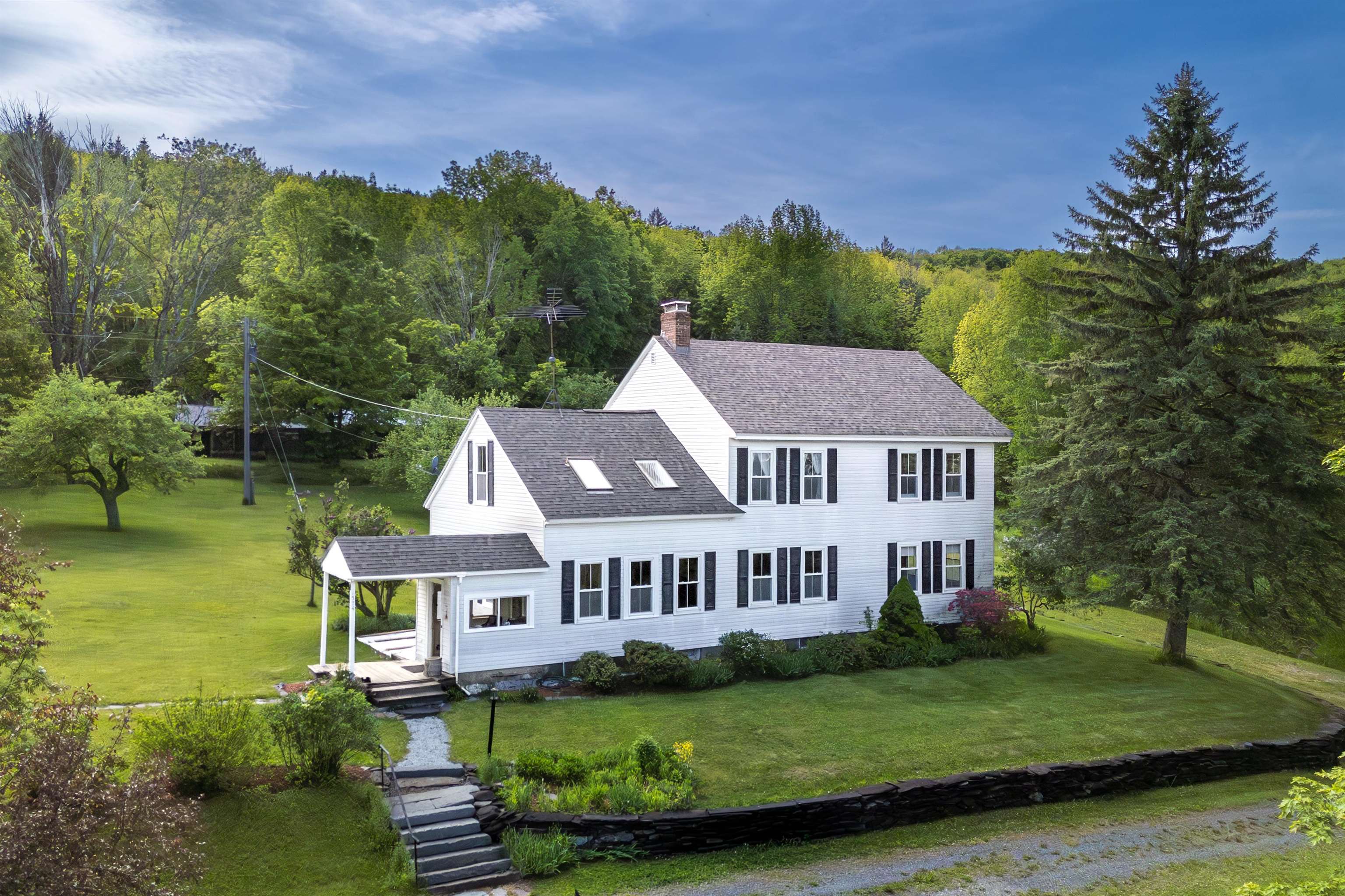 1574 Weir Road Property Photo 1