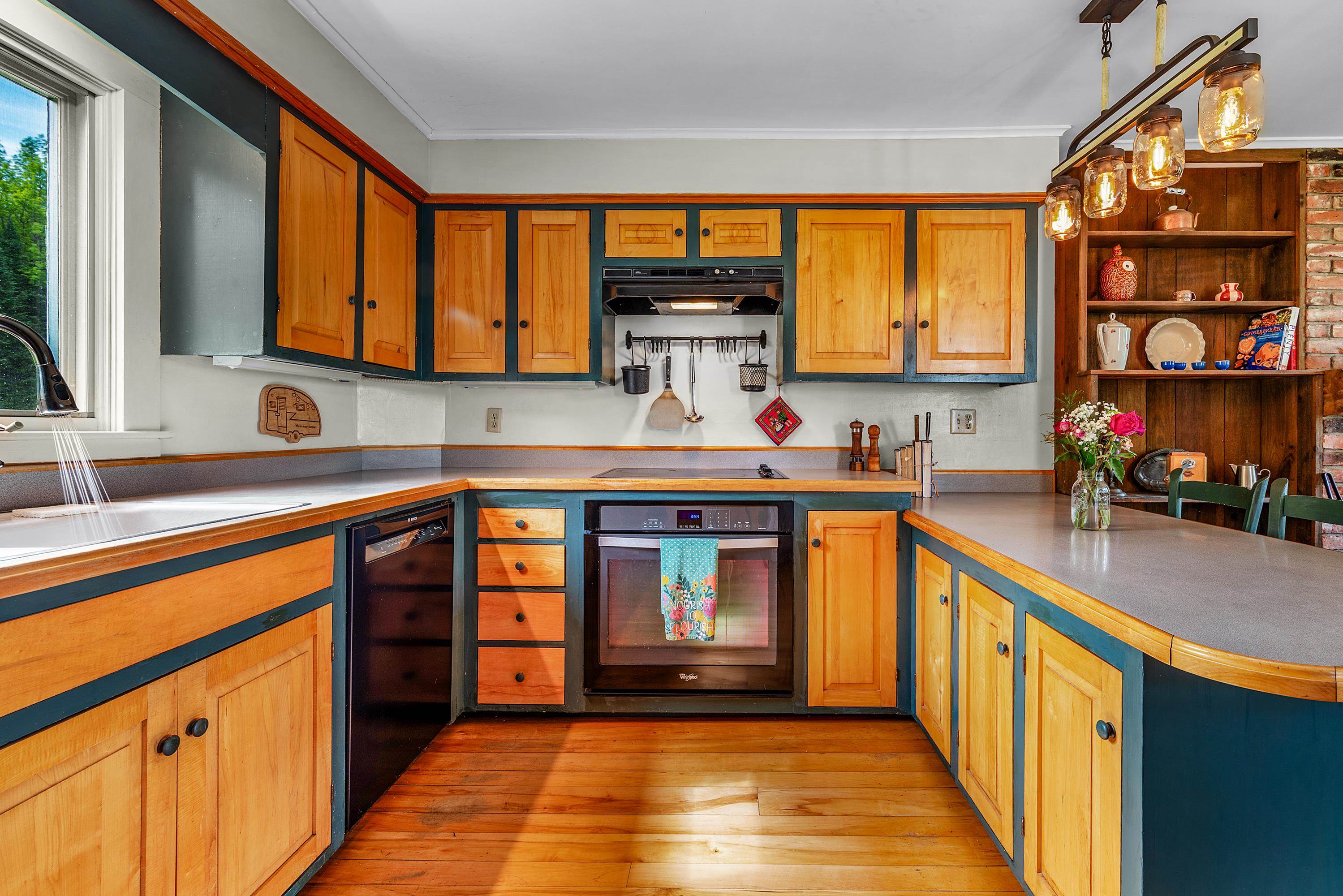 1574 Weir Road Property Photo 6