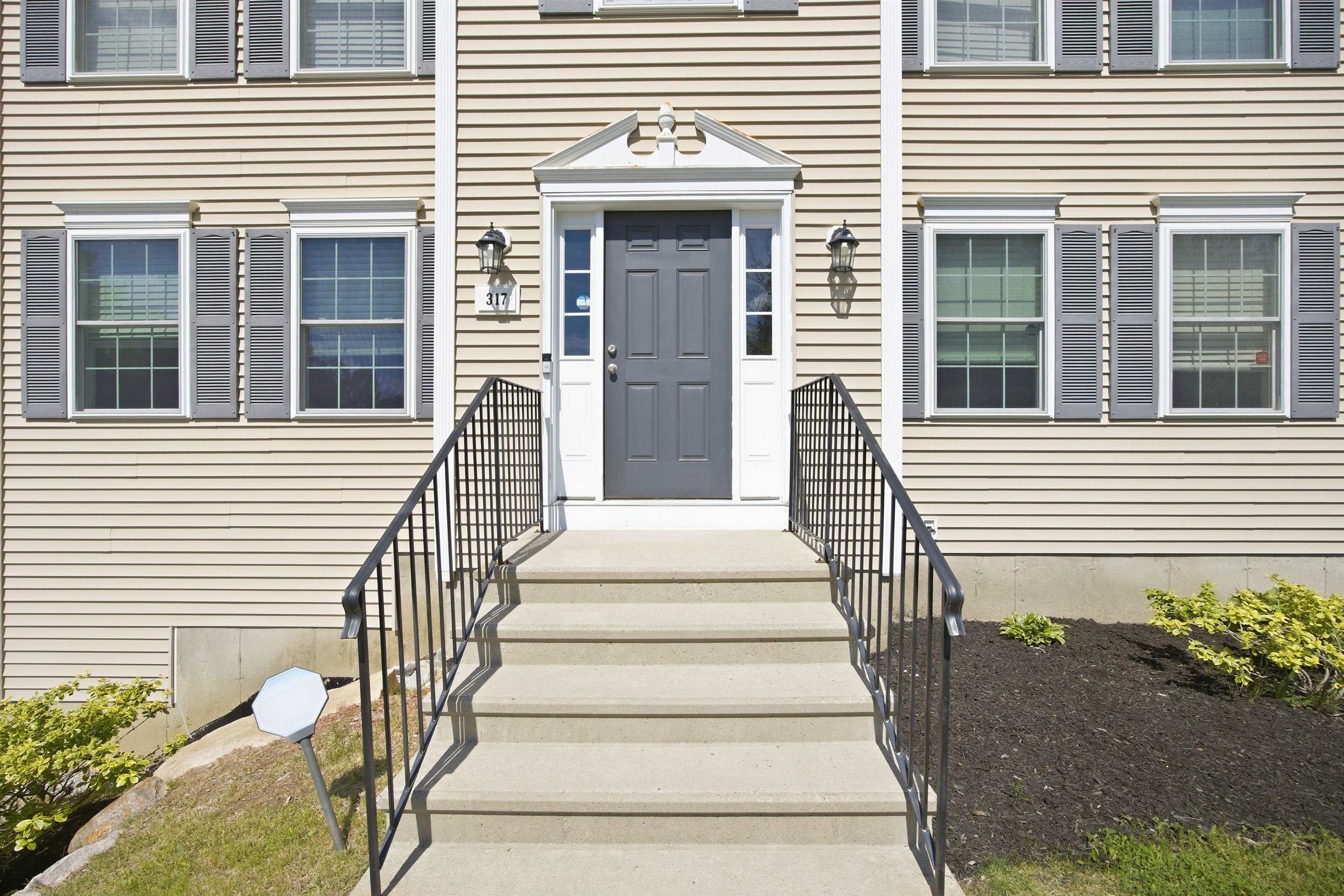 317 University Circle Property Photo 3