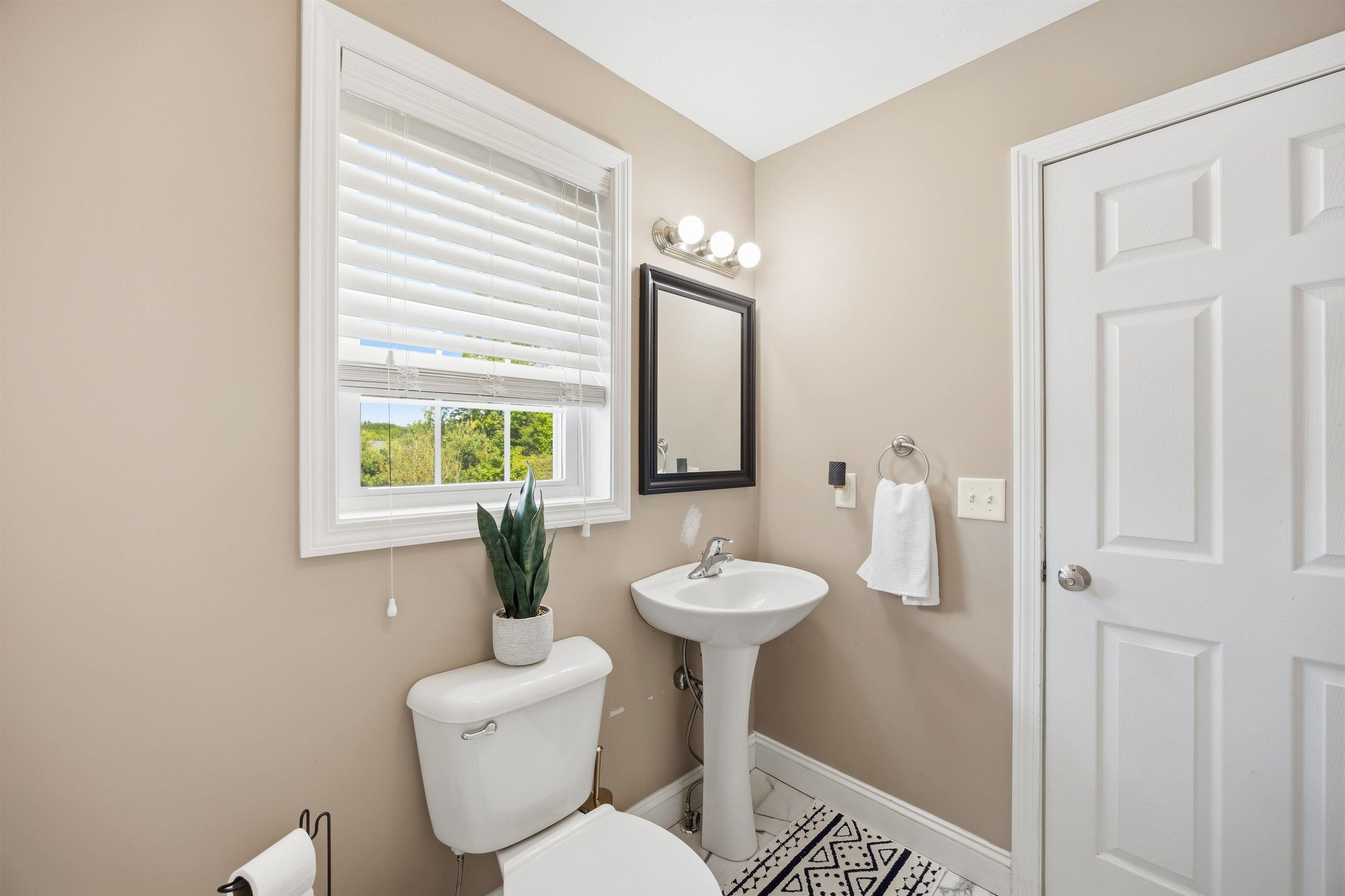 317 University Circle Property Photo 44