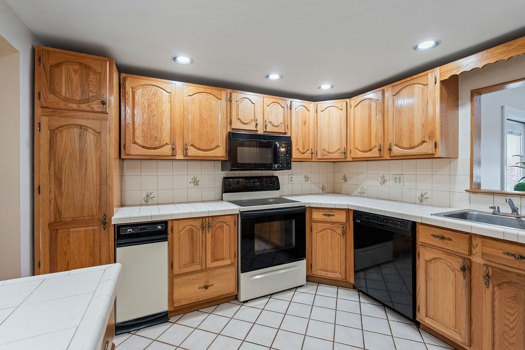 2 Harding Road Property Photo 5