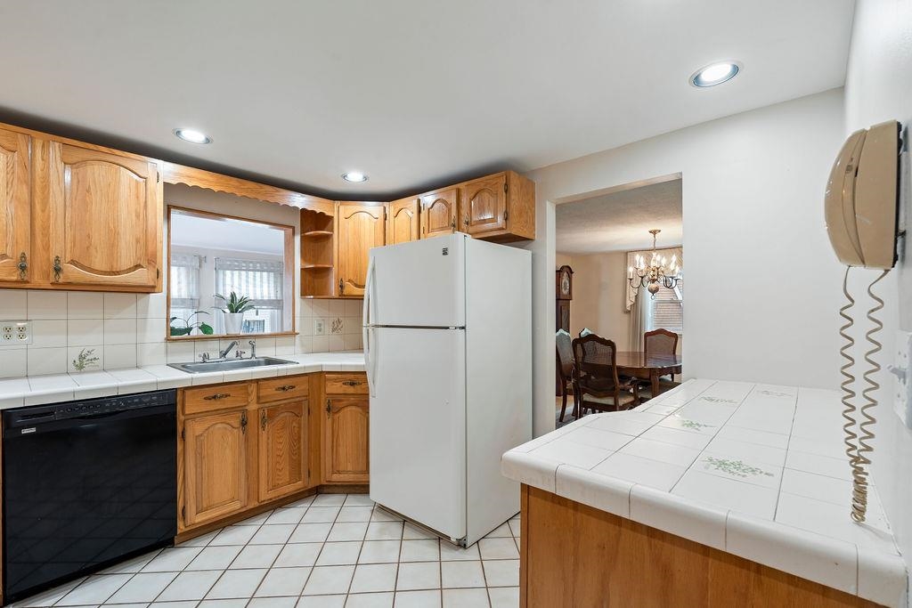 2 Harding Road Property Photo 6