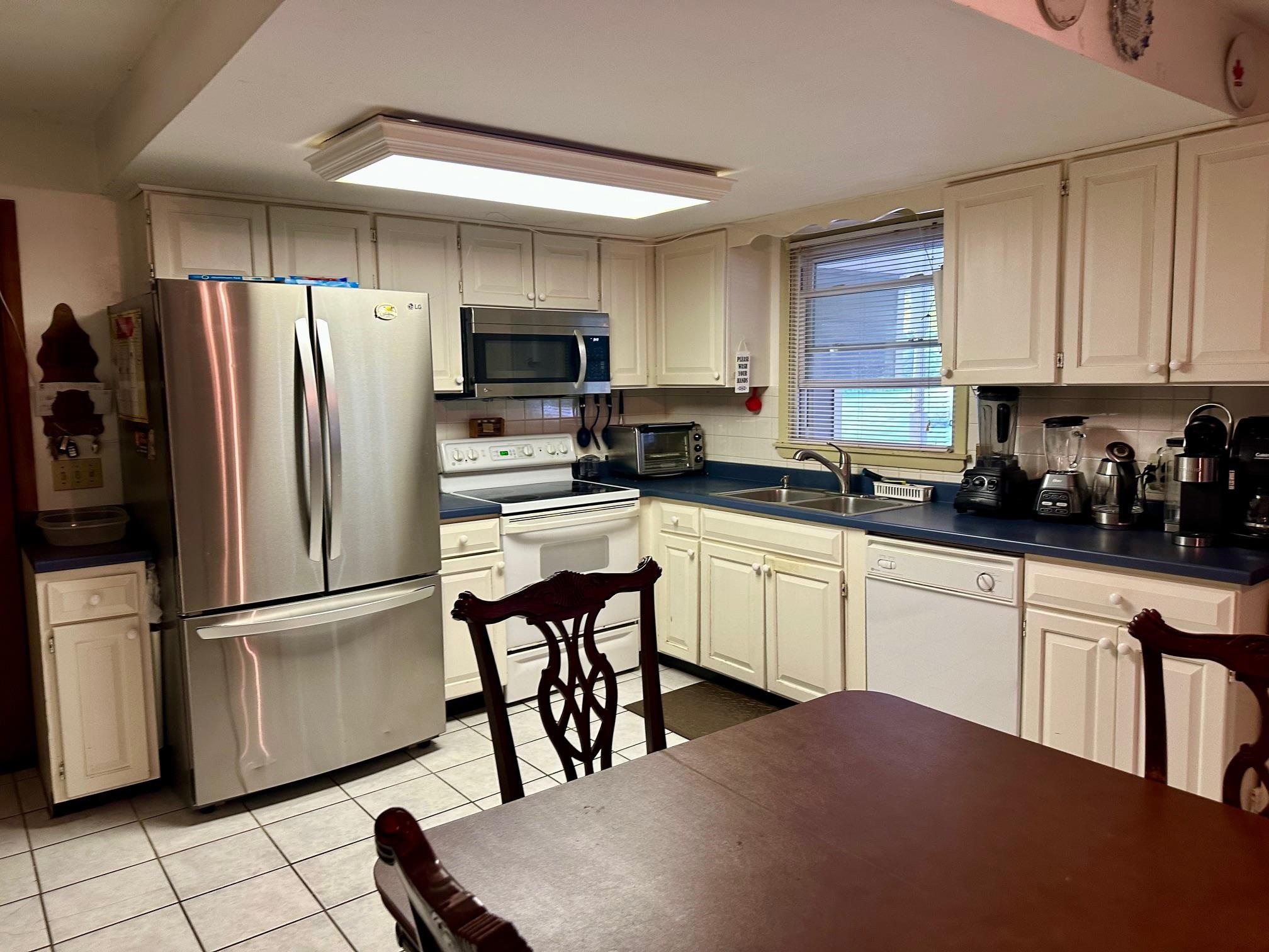22 Lawrence Heights Property Photo 3