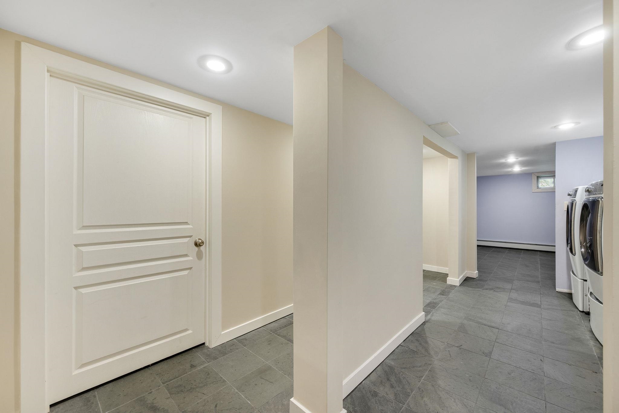 2021 Huntington Road Property Photo 33