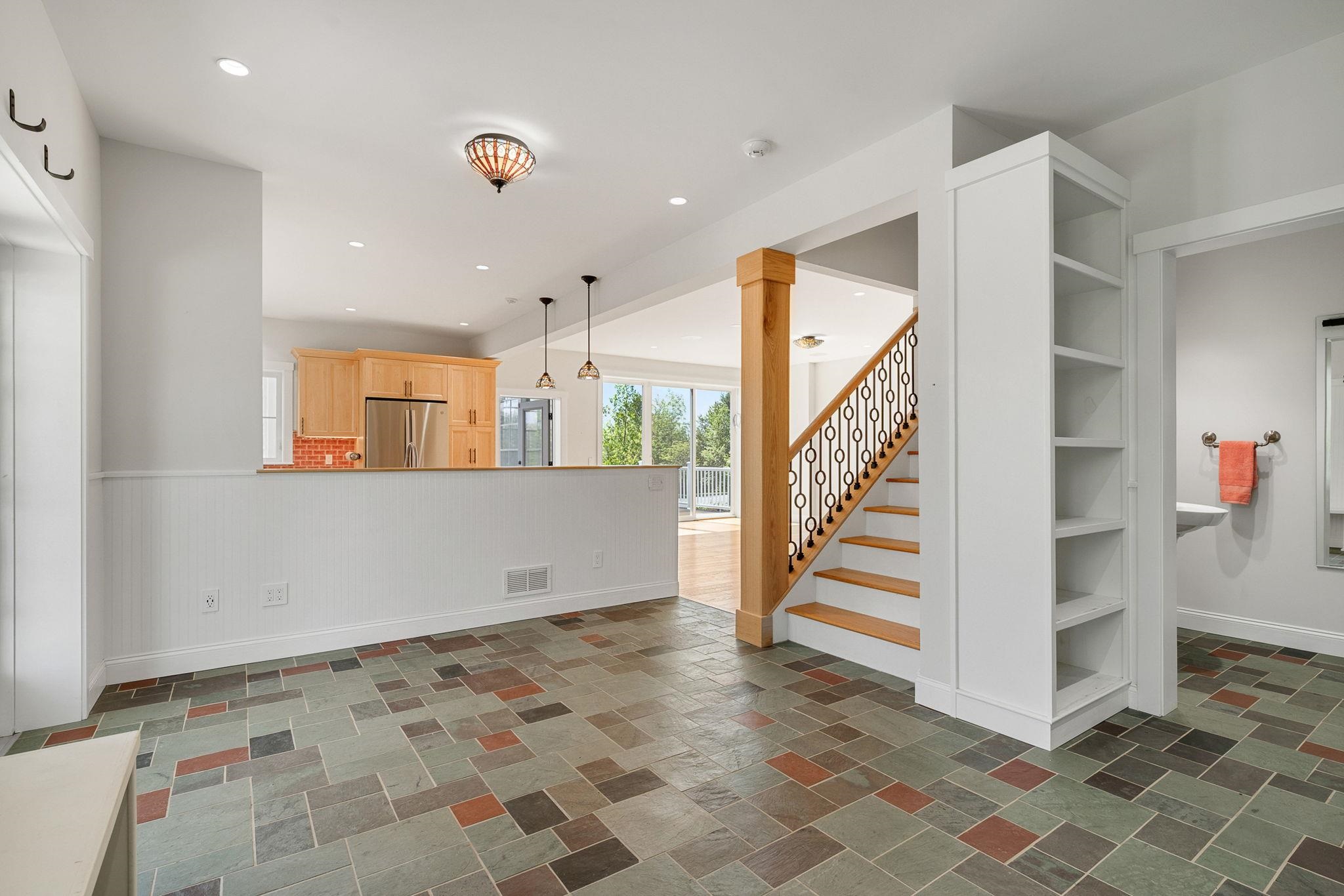 225 Midland Avenue Property Photo 4