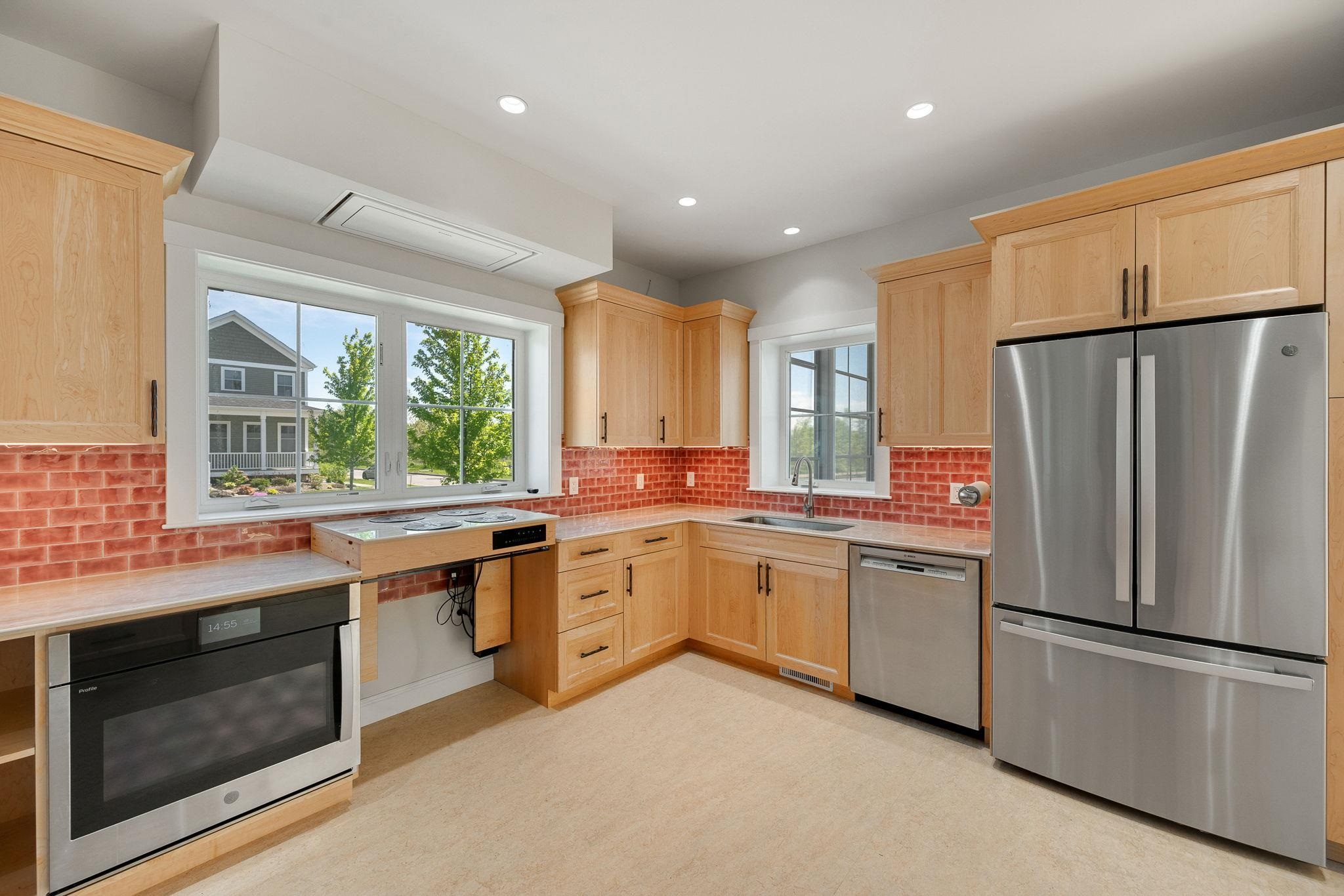 225 Midland Avenue Property Photo 6