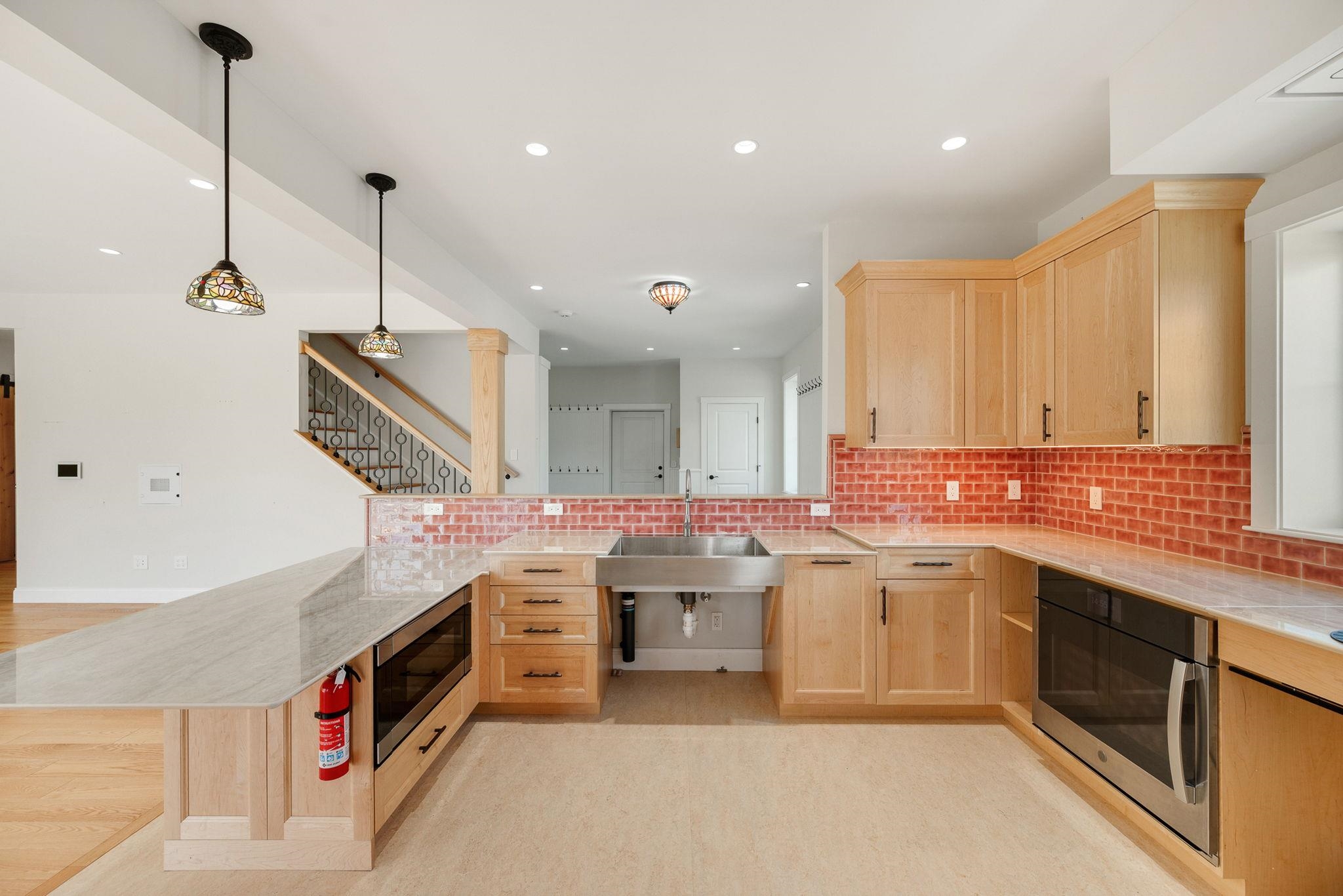225 Midland Avenue Property Photo 7