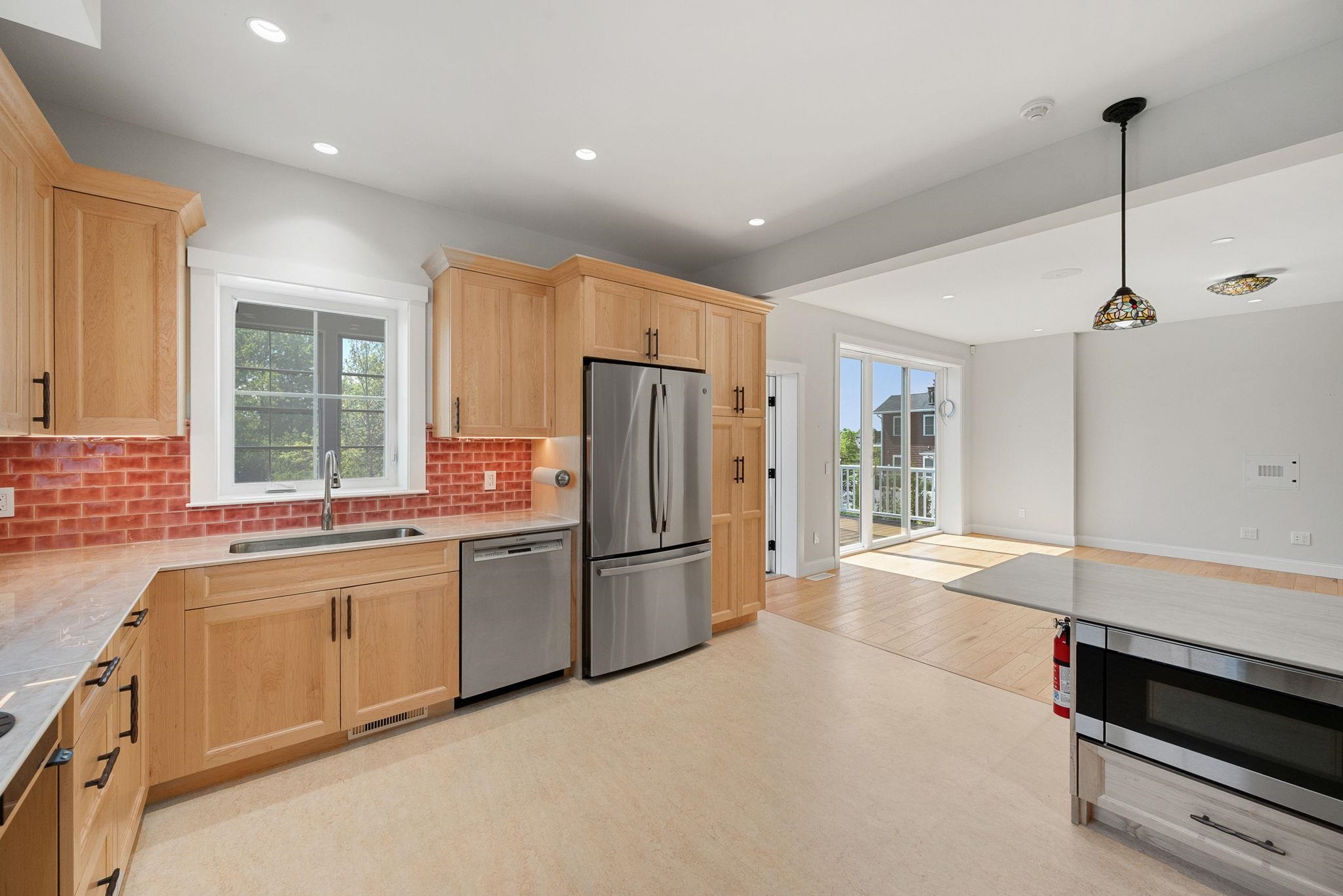 225 Midland Avenue Property Photo 8