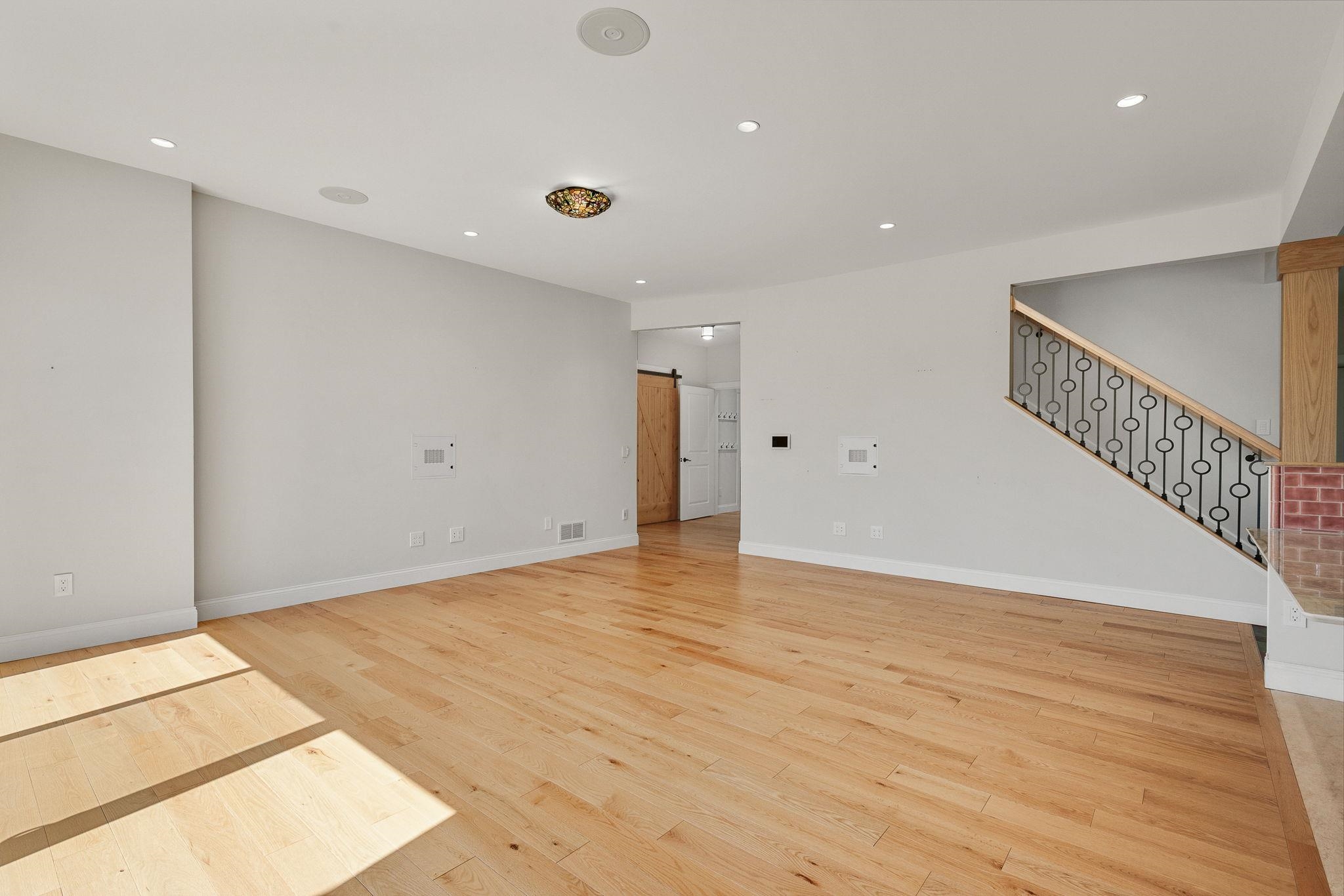 225 Midland Avenue Property Photo 10