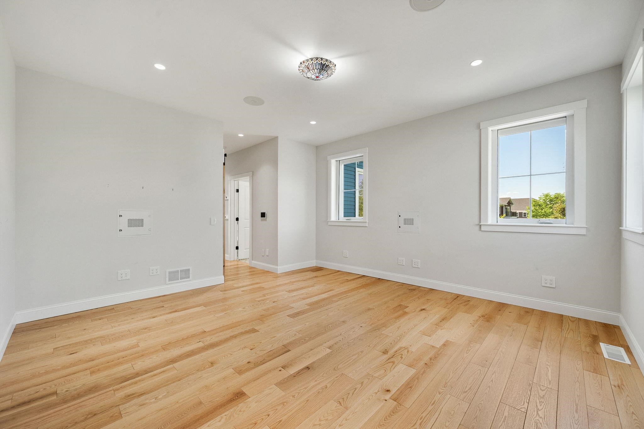 225 Midland Avenue Property Photo 13