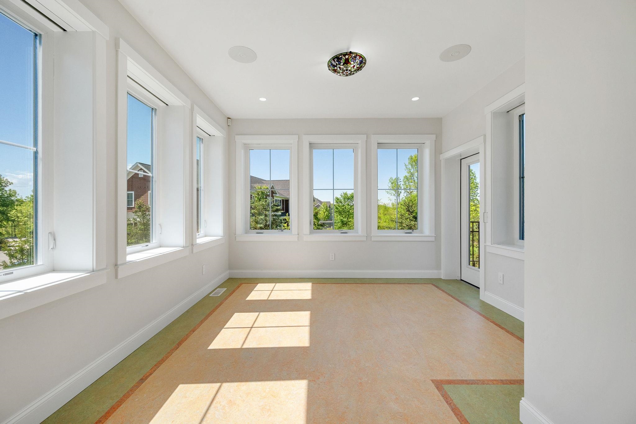225 Midland Avenue Property Photo 17