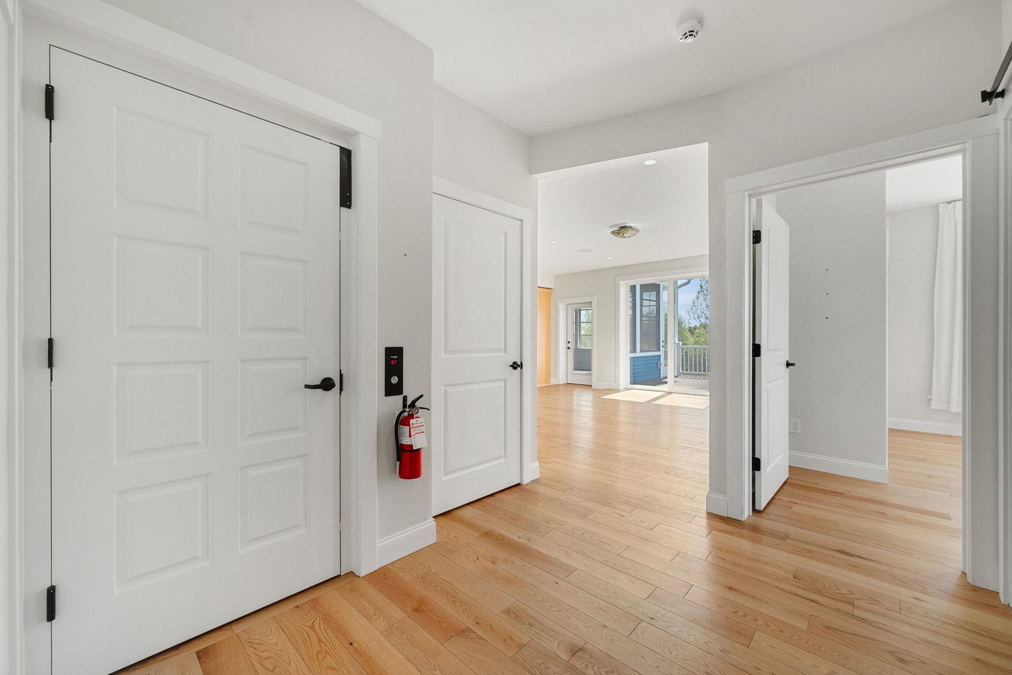 225 Midland Avenue Property Photo 22