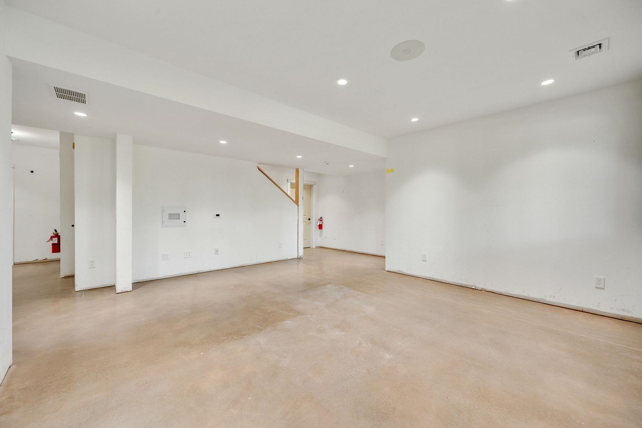 225 Midland Avenue Property Photo 23