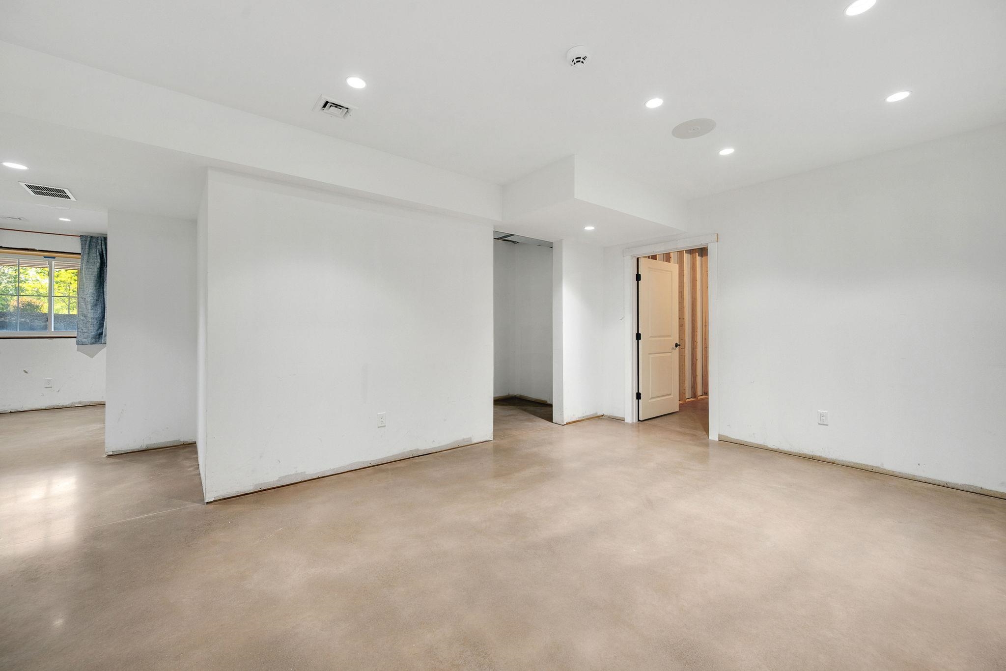 225 Midland Avenue Property Photo 24
