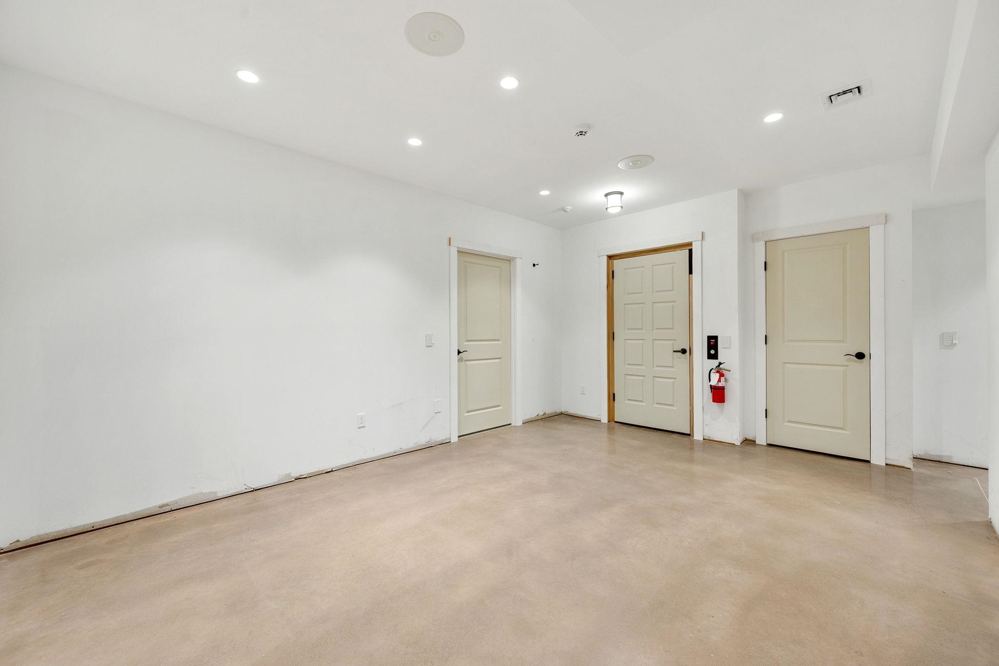 225 Midland Avenue Property Photo 25