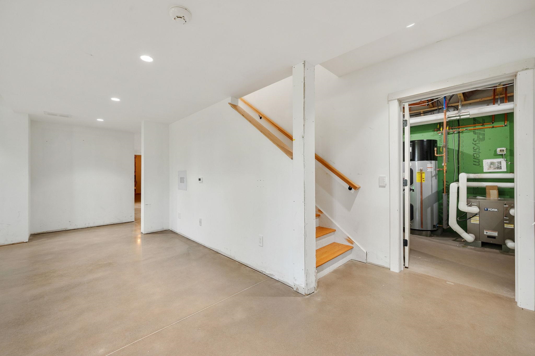 225 Midland Avenue Property Photo 26