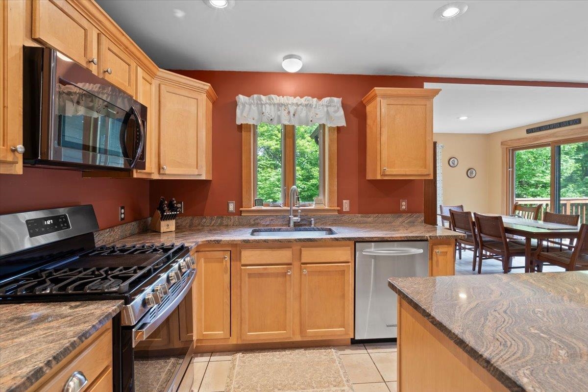 100 Overview Property Photo 10