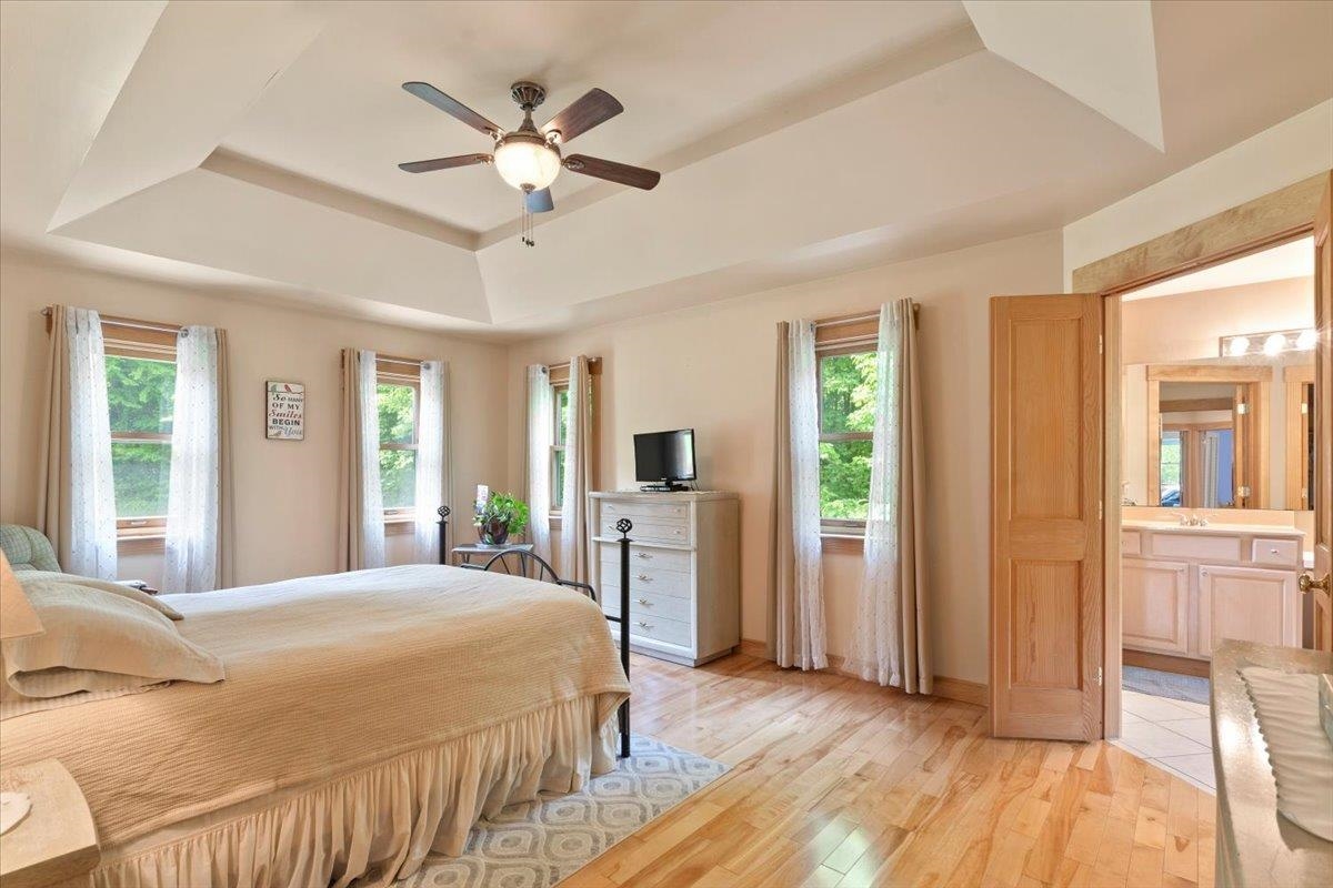 100 Overview Property Photo 22
