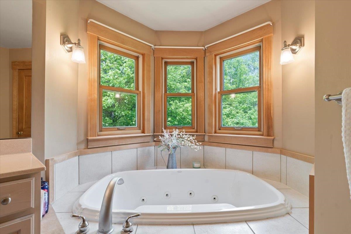 100 Overview Property Photo 25