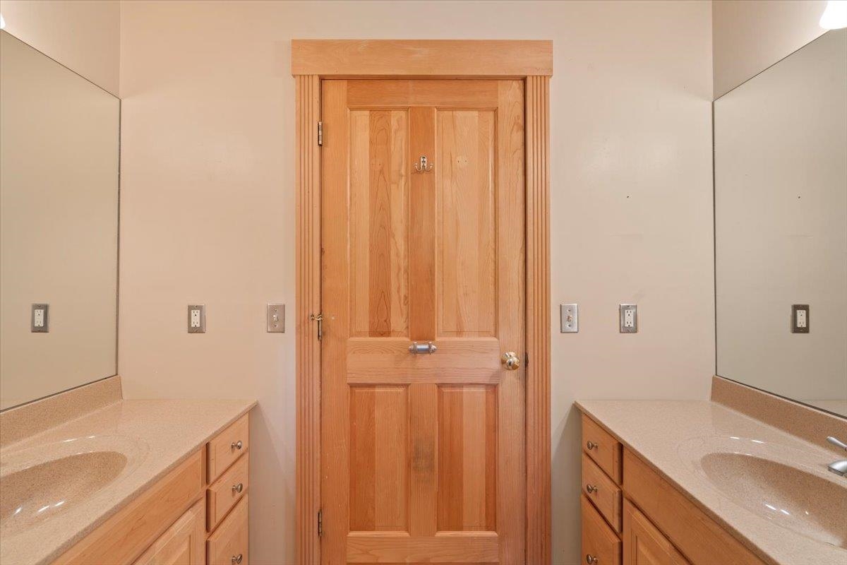 100 Overview Property Photo 34