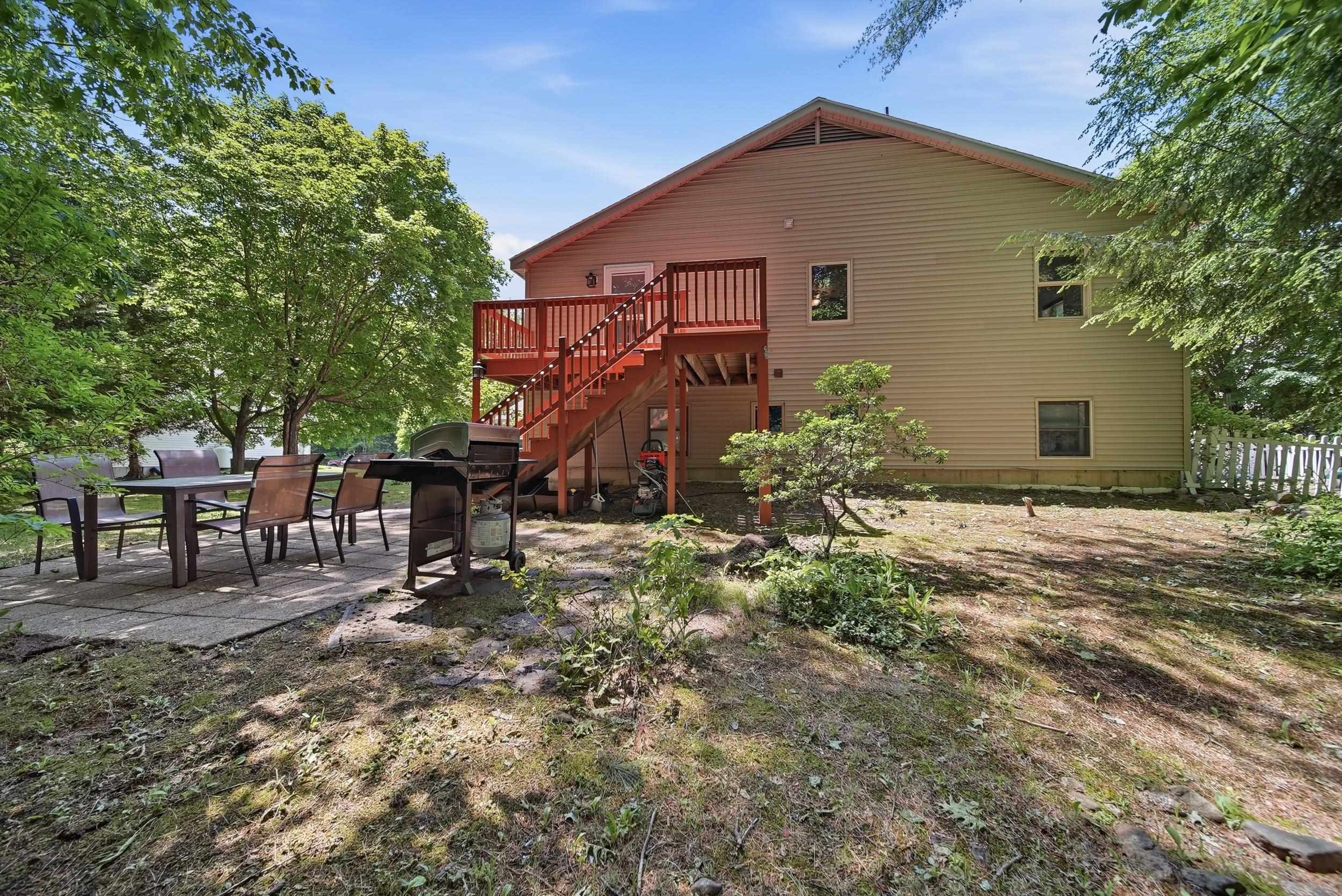 31 Henderson Road Property Photo 3