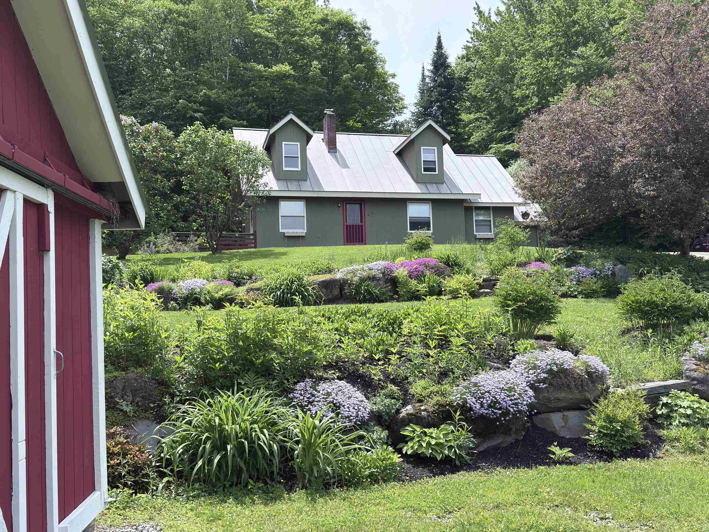 699 Glenbrook Road Property Photo 4