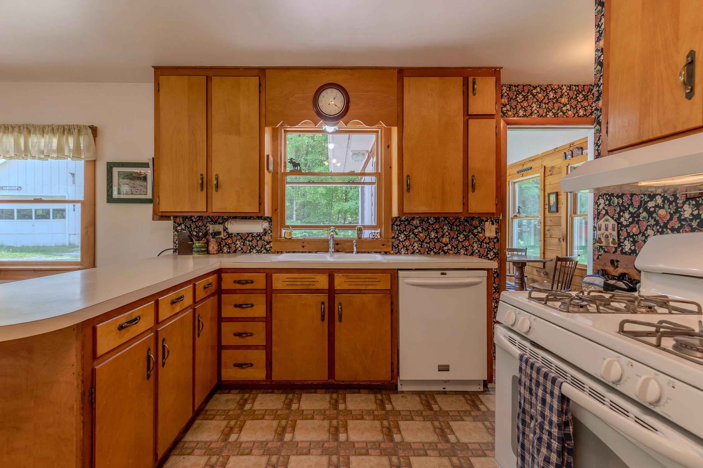 494 West River Road Property Photo 33