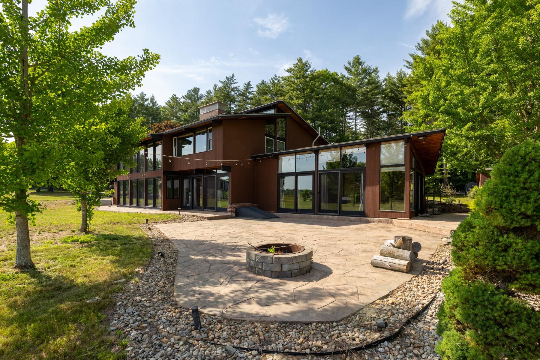 293 North River Road Property Photo 1
