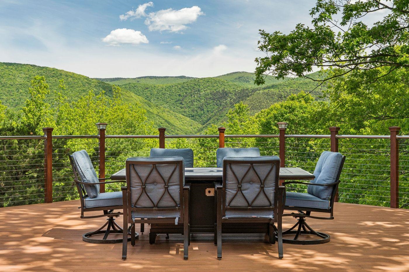 655 Squirrel Hollow Road Property Photo 3