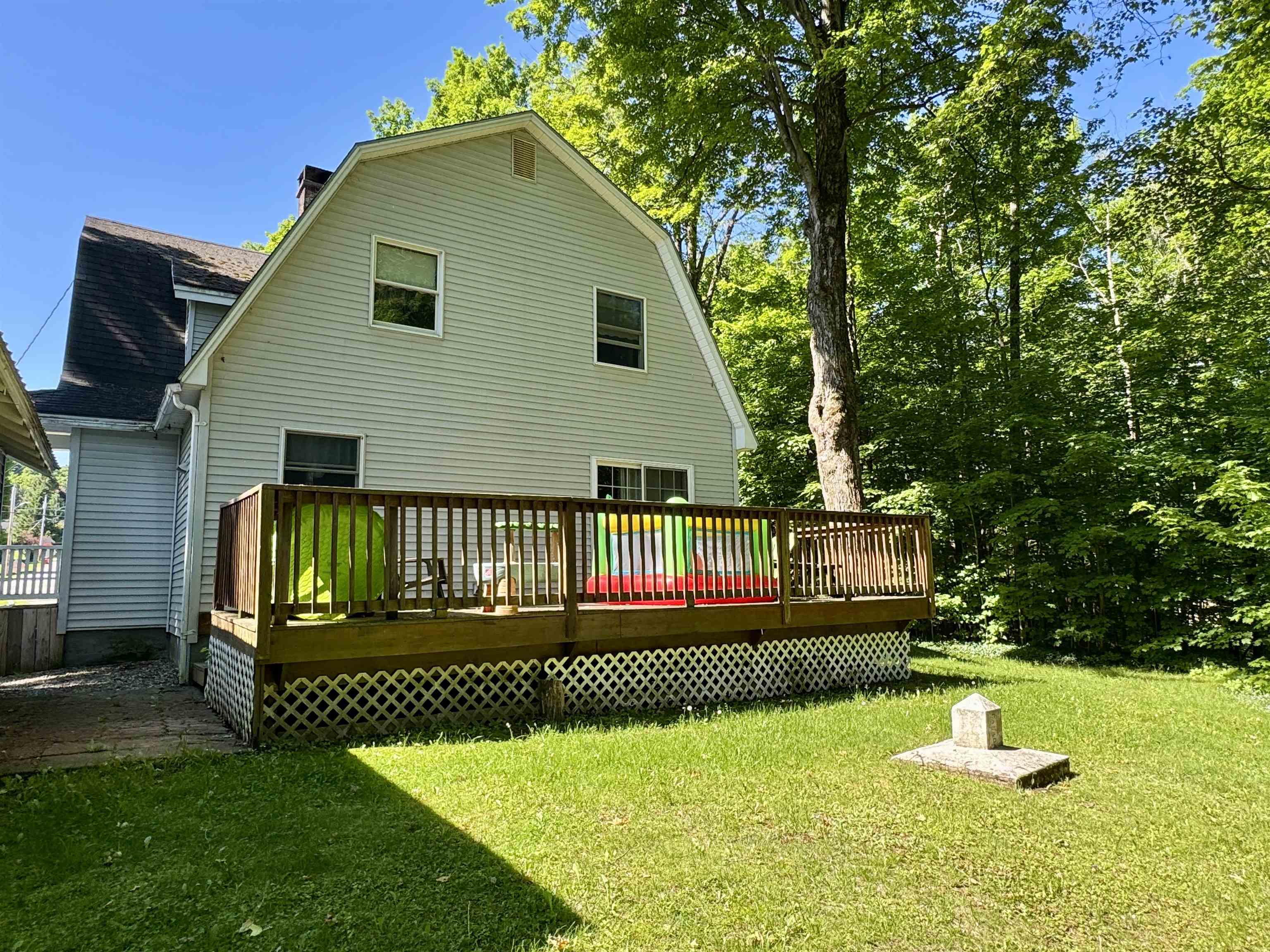 335 Caswell Avenue Property Photo 5