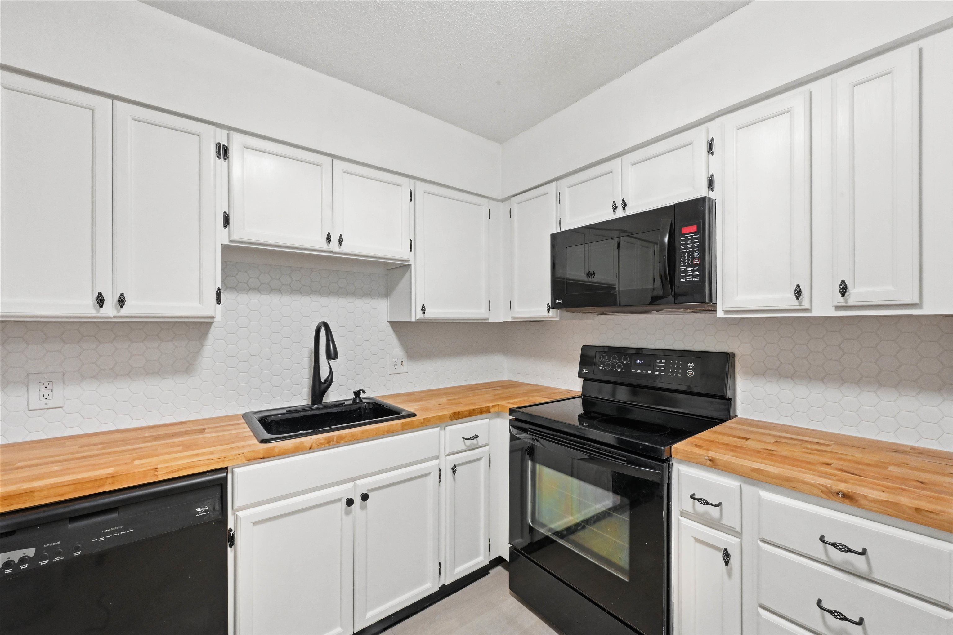 100 Kennedy Drive Property Photo 4