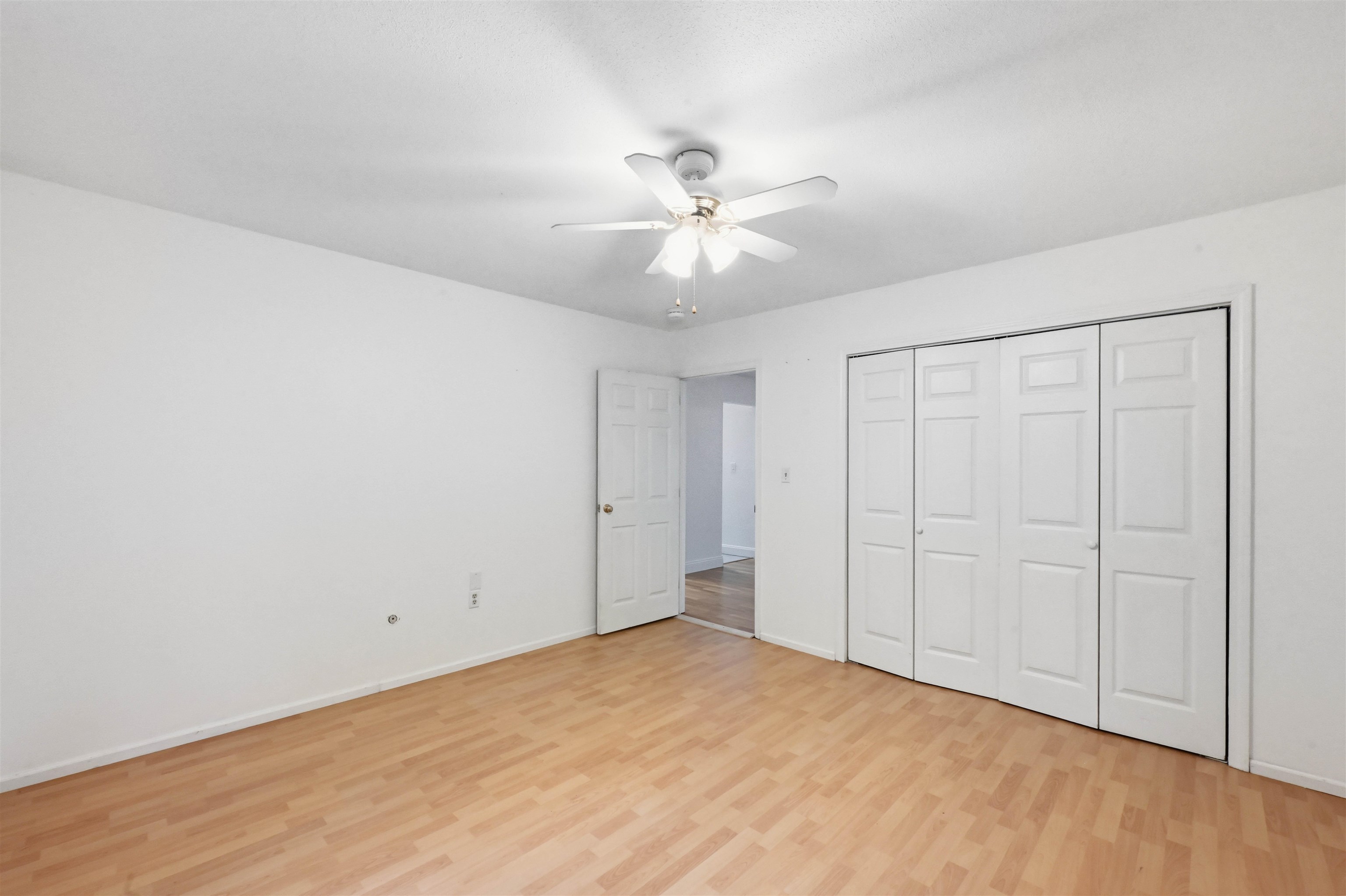 100 Kennedy Drive Property Photo 14