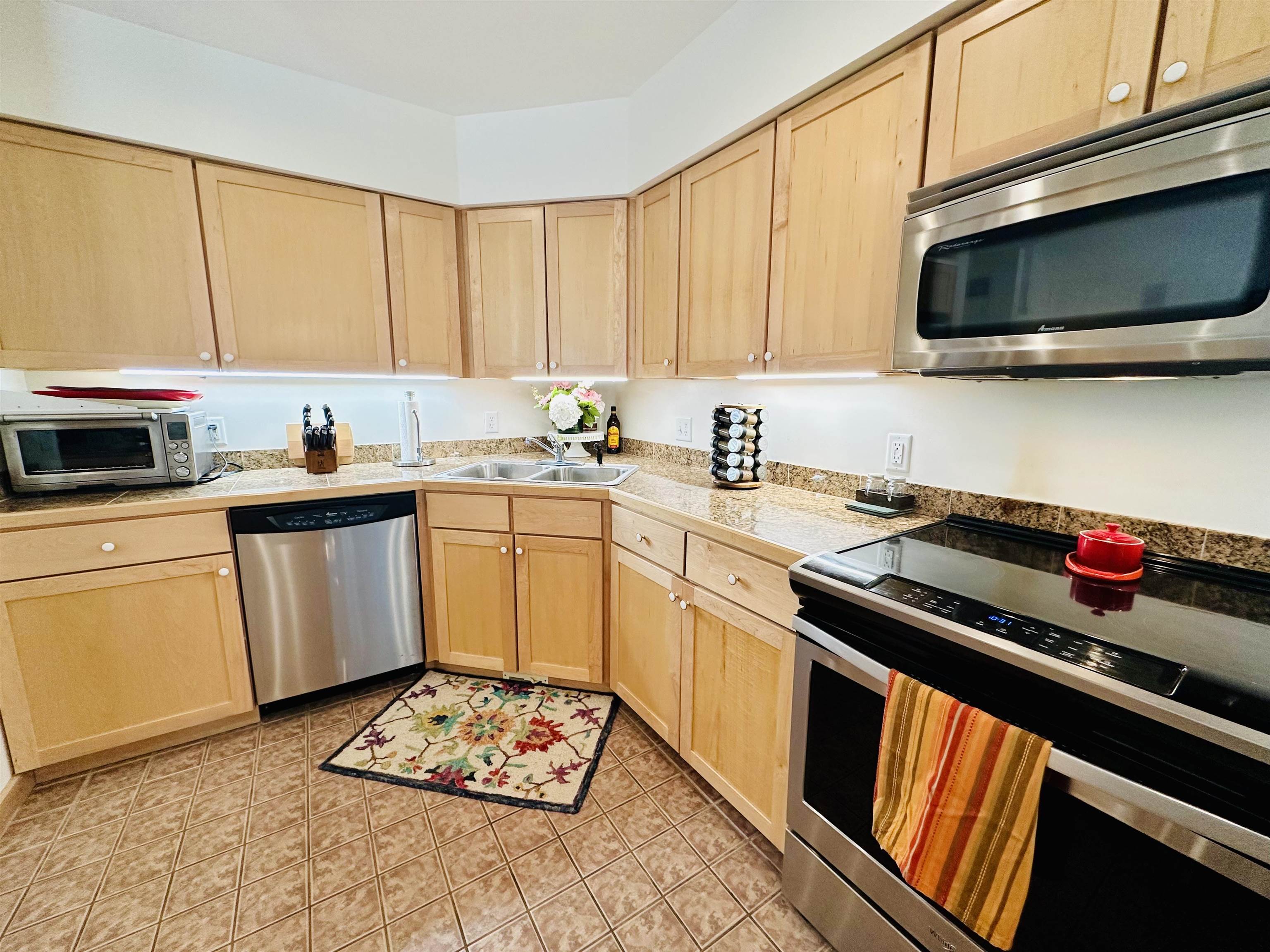 39 B Kingswood Road Property Photo 6