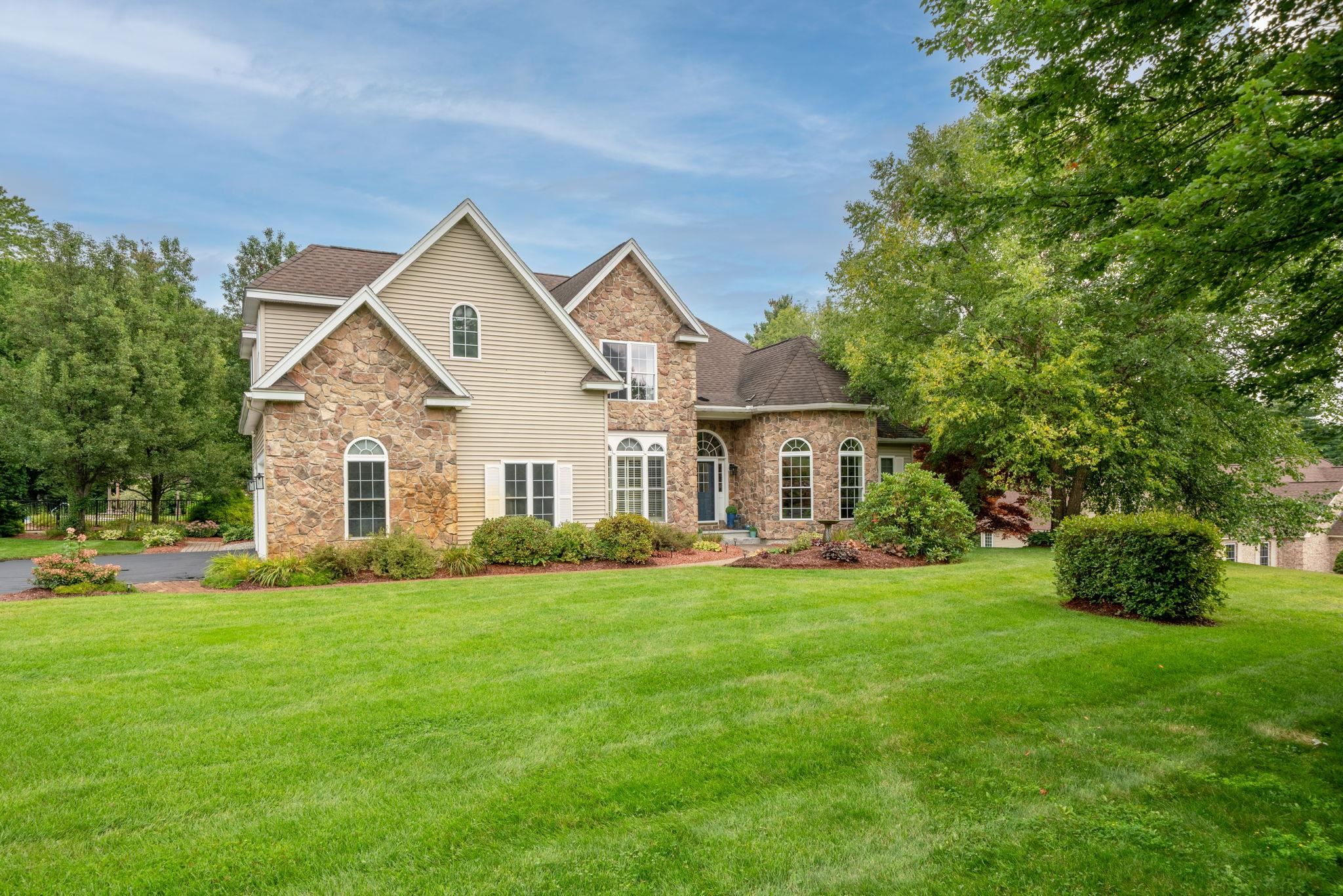 12 Rachel Way Property Photo 3