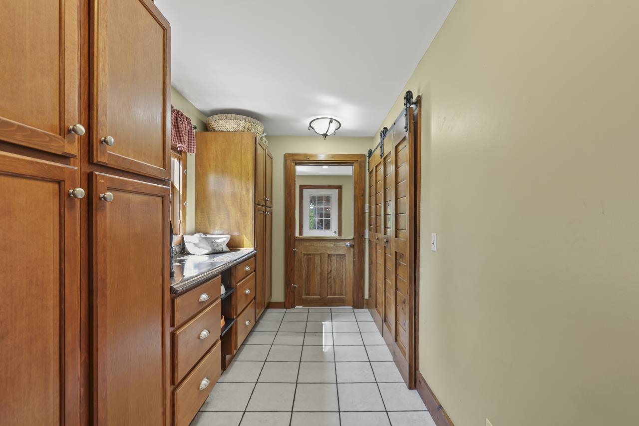 187 Poverty Row Property Photo 9